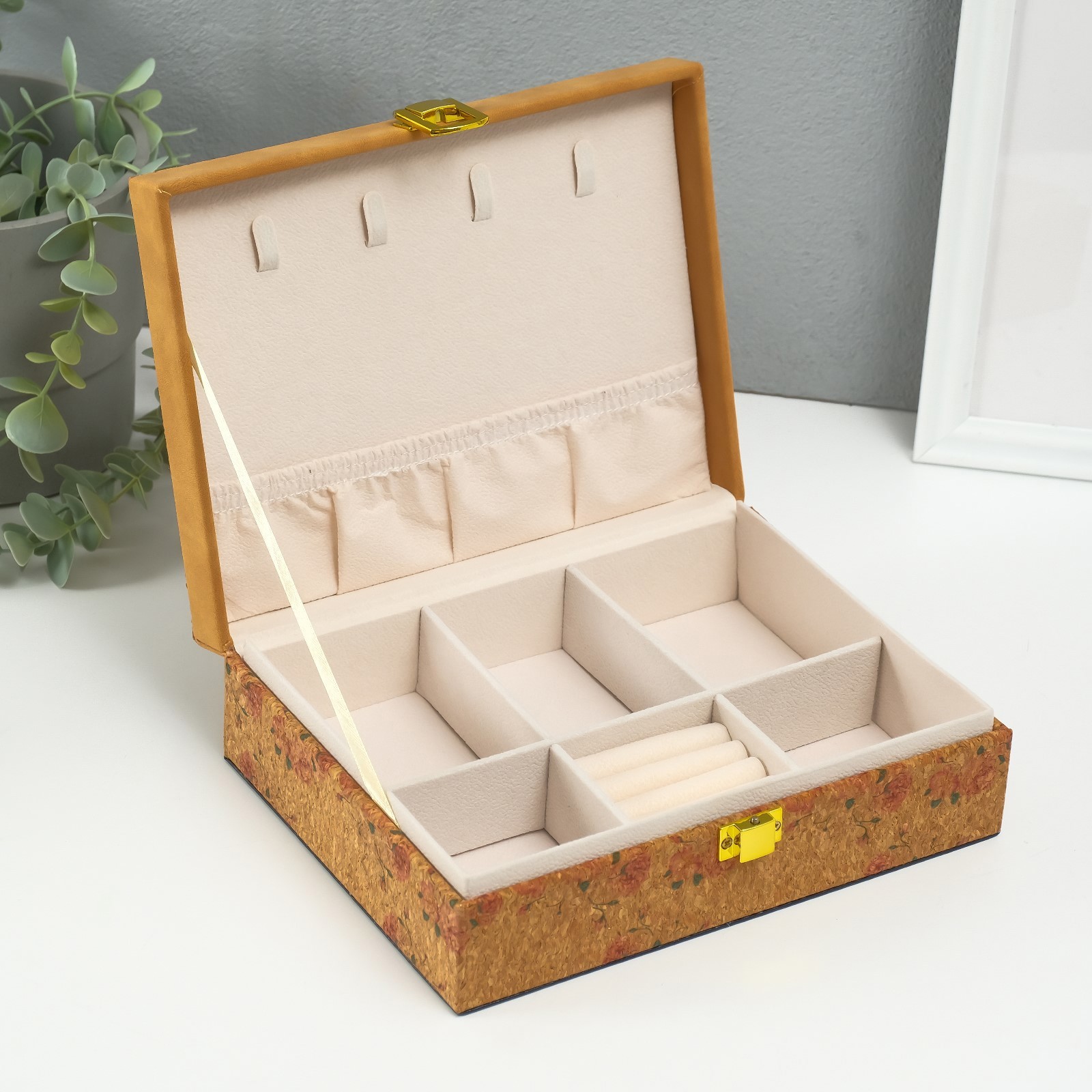 Изображение товара Шкатулка кожзам для украшений Нежные розы пробка 165х215х7 см 10527729