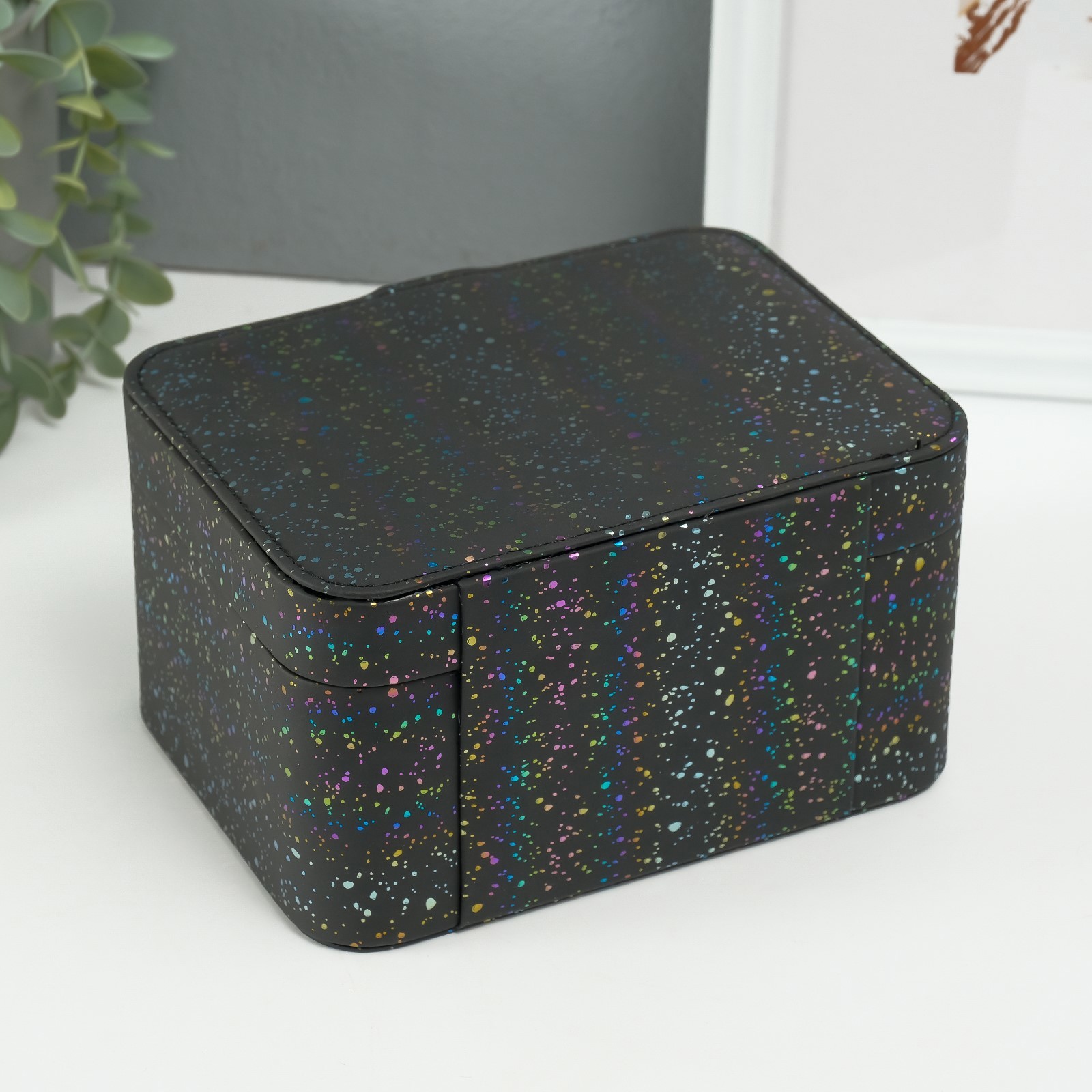 Изображение товара Шкатулка кожзам для украшений Ночное небо голография чёрная 14х18х105 см 10524464