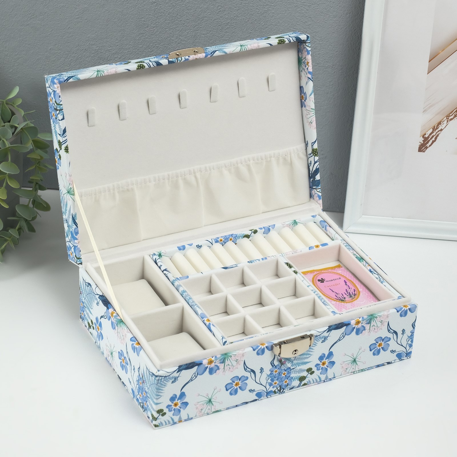 Изображение товара Шкатулка кожзам для украшений Сиреневые цветы 18х27х9 см 10524477