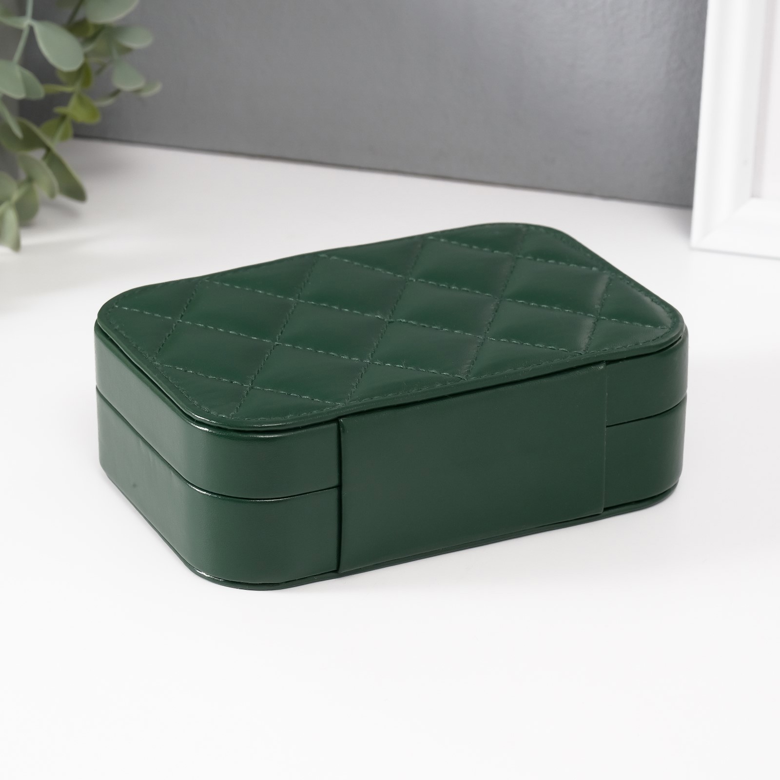 Изображение товара Шкатулка кожзам для украшений Стёганая Ромбы тёмно-зелёная 11x16x5 см