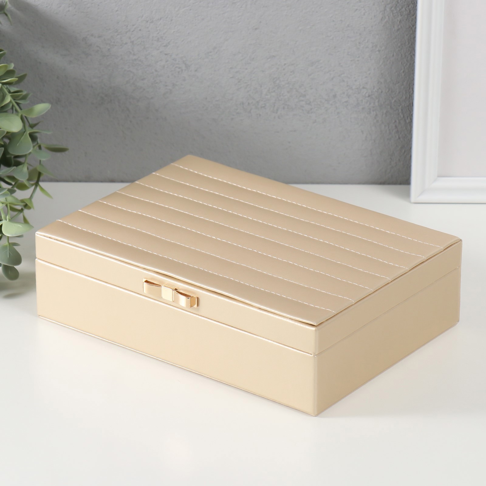 Изображение товара Шкатулка кожзам для украшений Стёганная. Полоски. Бант золото 17х24х7 см 10524188