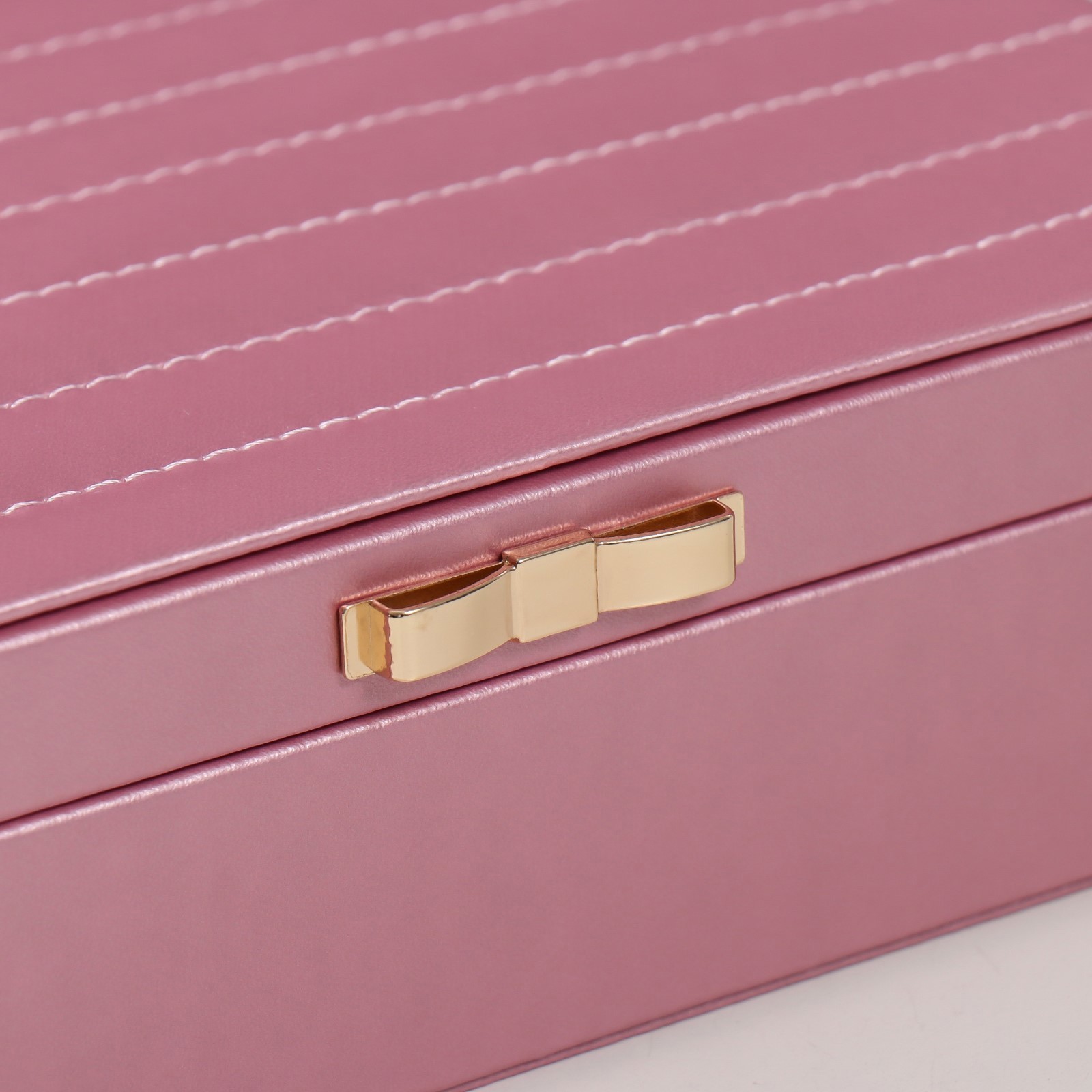 Изображение товара Шкатулка кожзам для украшений Стёганная. Полоски. Бант розовый металлик 17х24х7 см 10524191