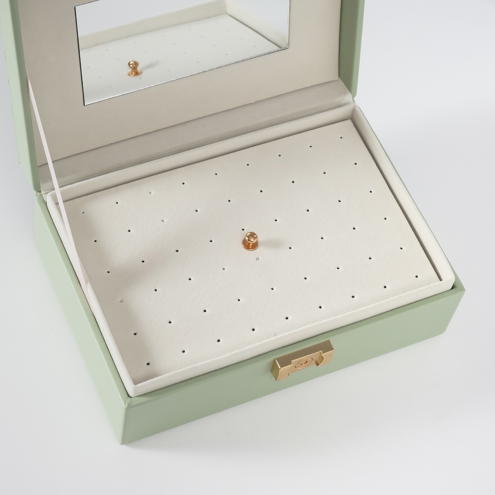 Изображение товара Шкатулка кожзам для украшений Стёганная. Полоски — 14x20x8 см