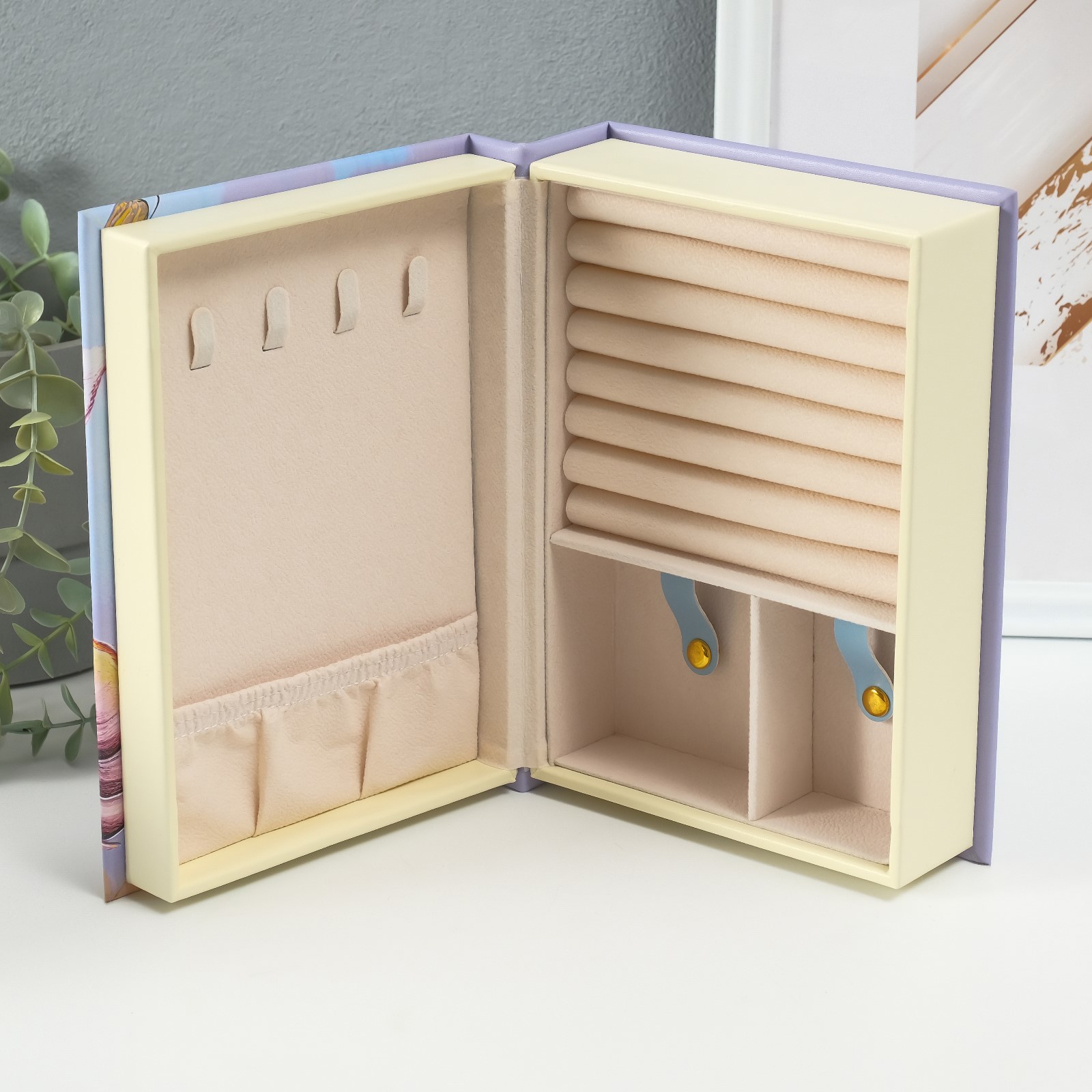 Изображение товара Шкатулка кожзам для украшений книга «Прекрасные цветы» 15,5×21,5×7 см