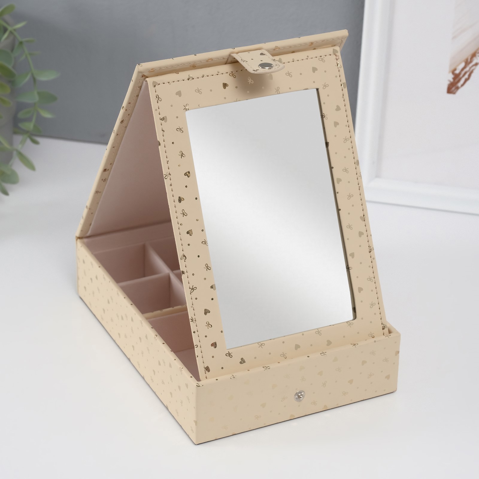 Изображение товара Шкатулка кожзам для украшений с зеркалом Сердечки золото матовое тиснение 15х215х55 см 1052446