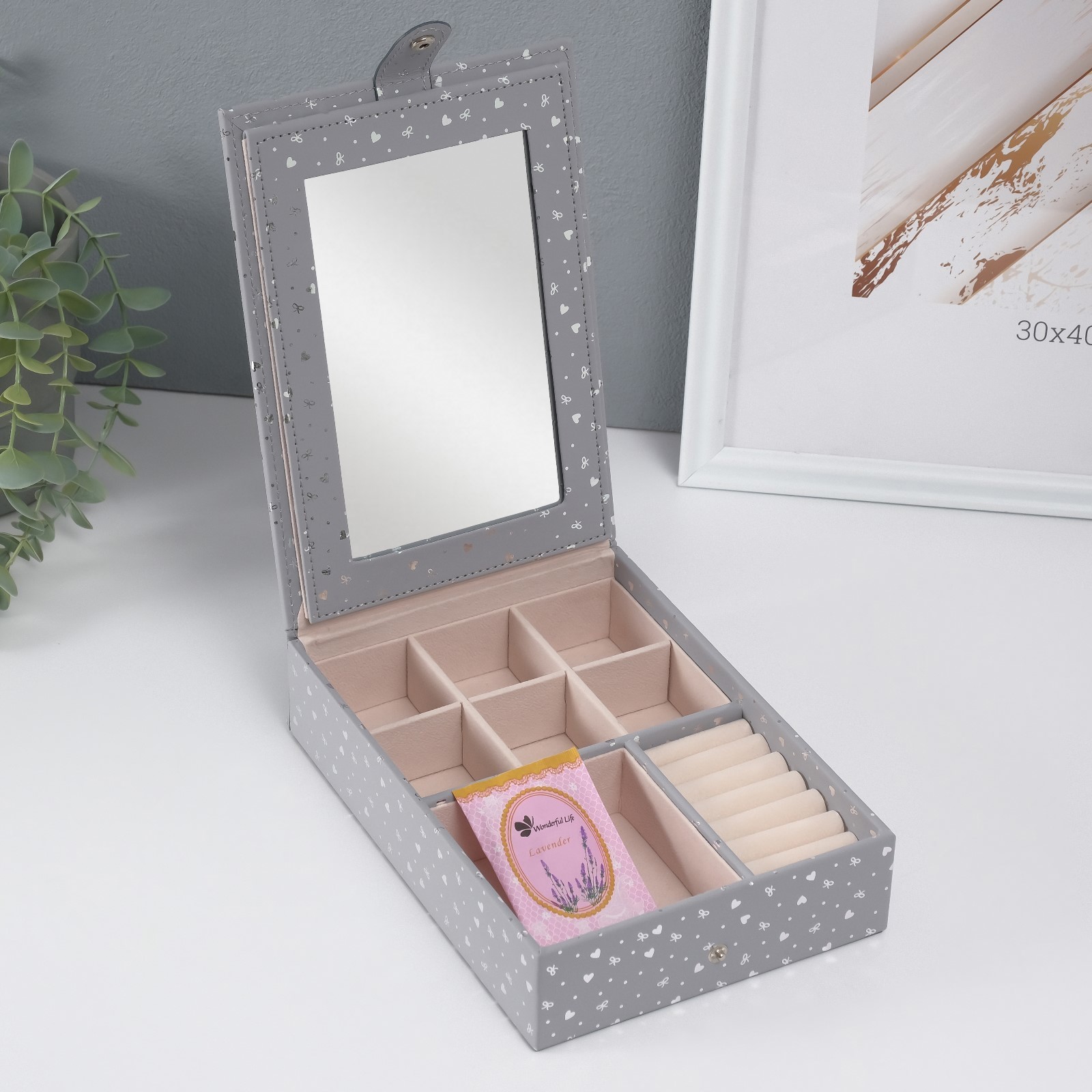 Изображение товара Шкатулка кожзам для украшений с зеркалом Сердечки серая матовая тиснение 15х215х55 см 10524462