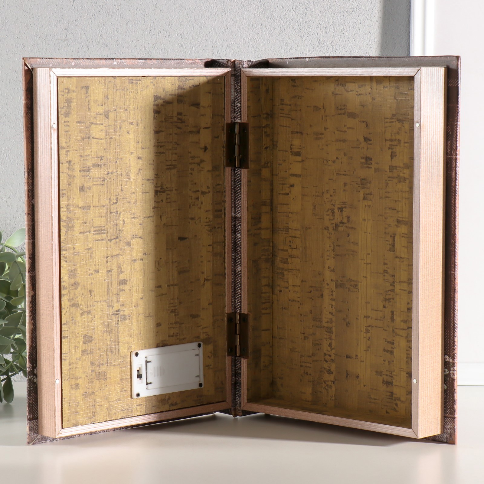 Изображение товара Шкатулка-книга свет Вид на город из окна 28x19x6 см