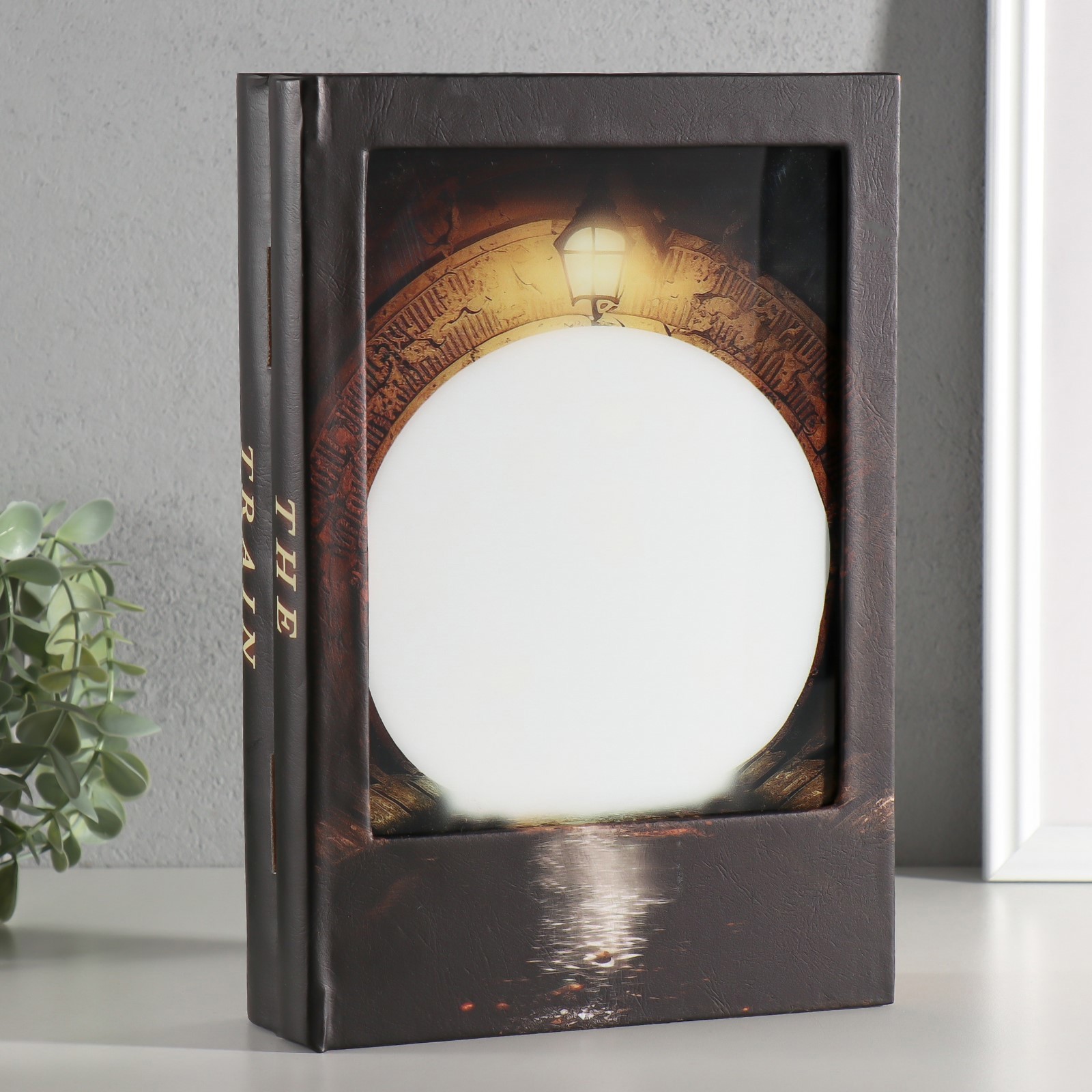 Изображение товара Шкатулка-книга «Поезд в туннеле» 28x19x6 см