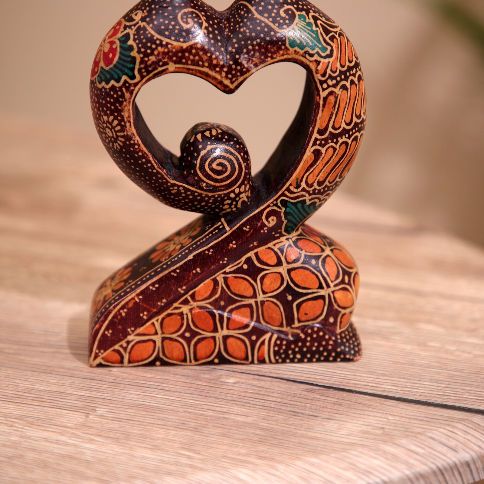 Изображение товара Декоративная абстракция Любовь из дерева 20 см Изображение товара Декоративная абстракция Любовь из дерева 20 см