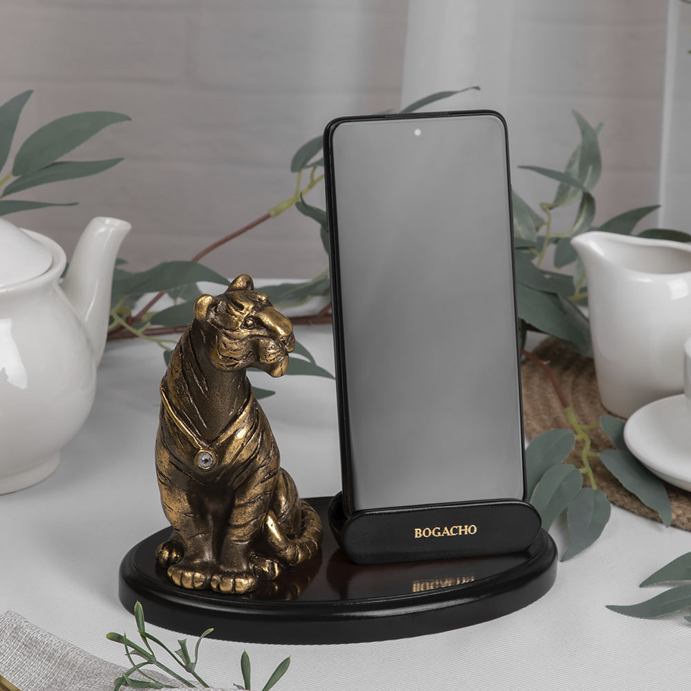 Изображение товара Статуэтка Bogacho Тигресса с держателем для телефона бронзовая