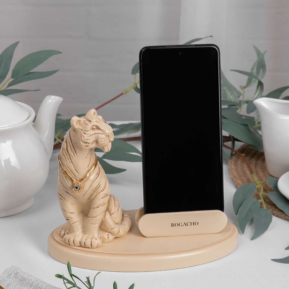 Изображение товара Статуэтка Bogacho Тигресса с держателем для телефона бежевая