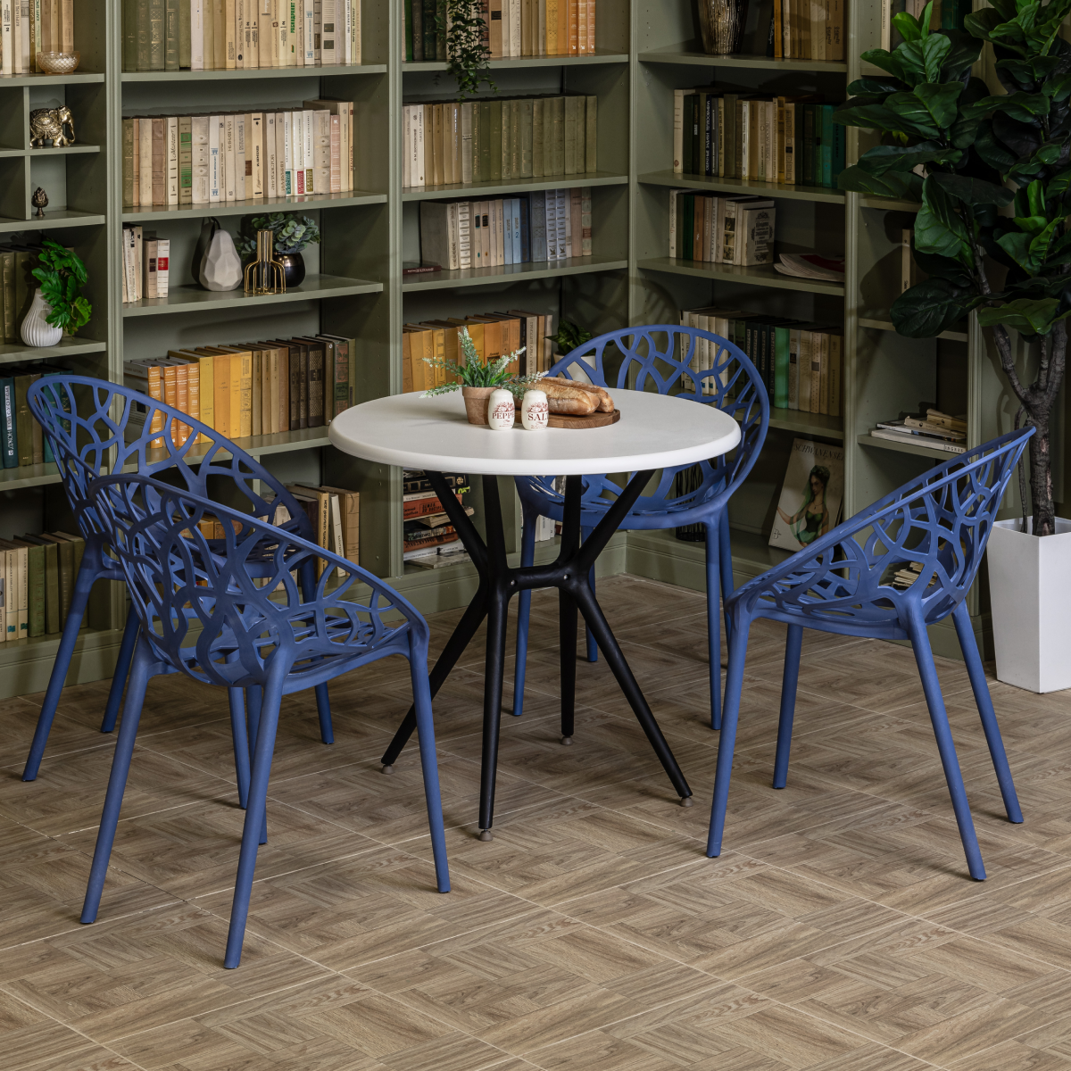 Изображение товара Комплект садовой мебели Royal Family TOM + ARIA пластк стол 4 стула белый/фиолетовый