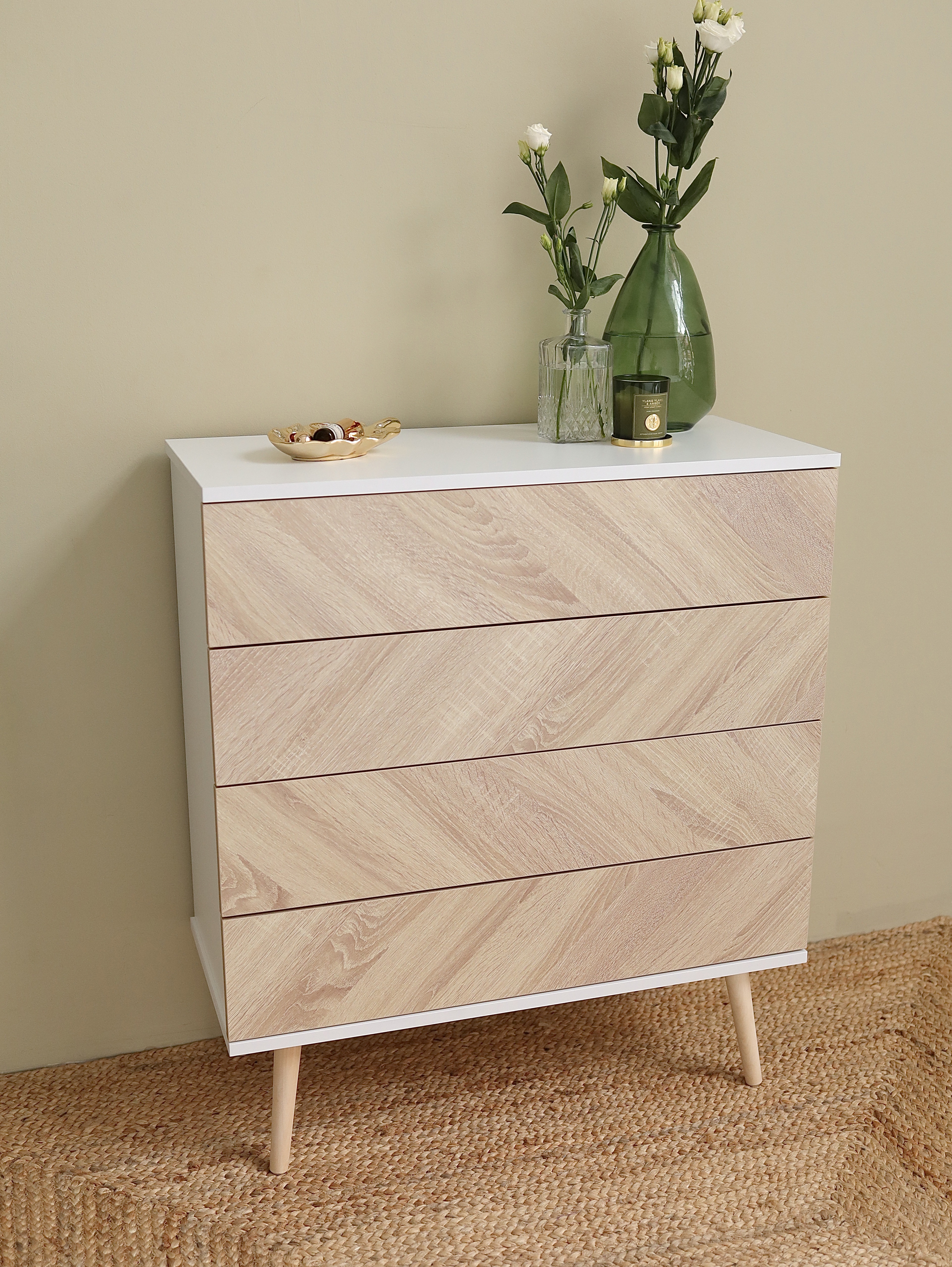 Изображение товара Комод Мебельные инновации Гортензия 4 ящика 75x34x85.5 см ЛДСП цвет белый вельвет/дуб сонома