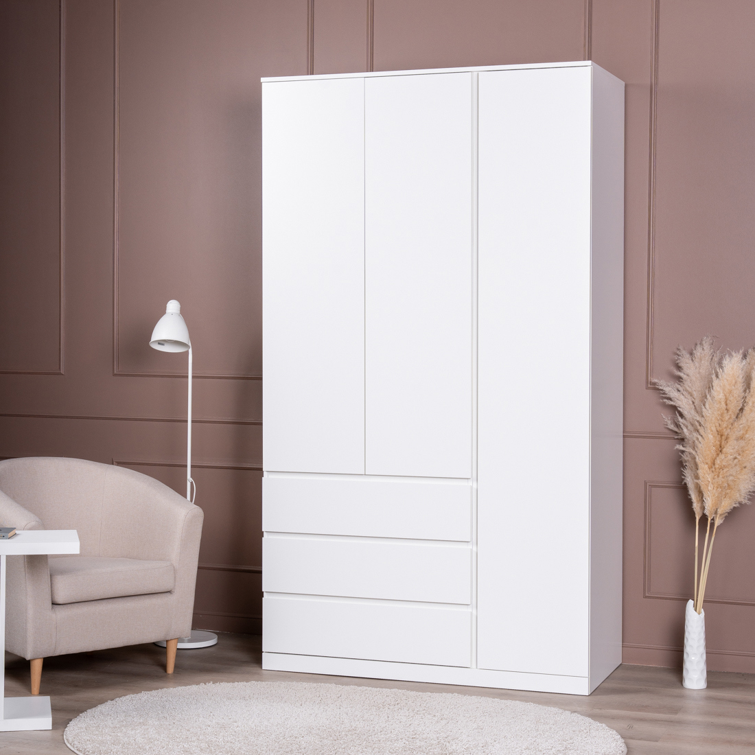 Изображение товара Белый шкаф распашной Гуд Лакк с 3 дверьми и полками для спальни