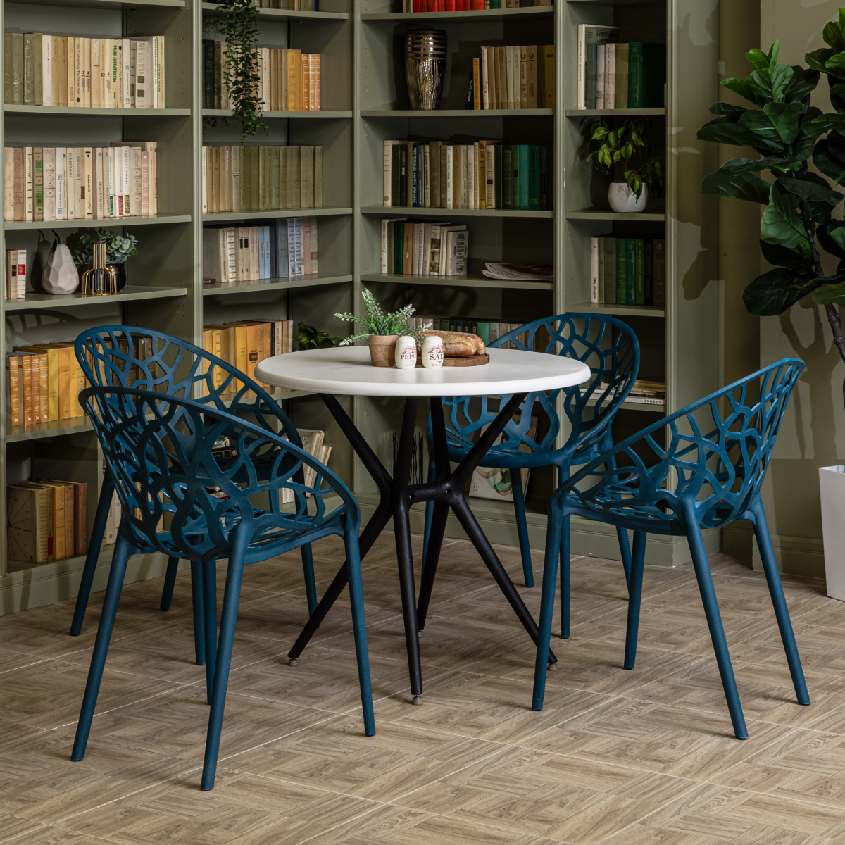 Изображение товара Комплект садовой мебели Royal Family TOM + ARIA стол и 4 стула армированный полипропилен