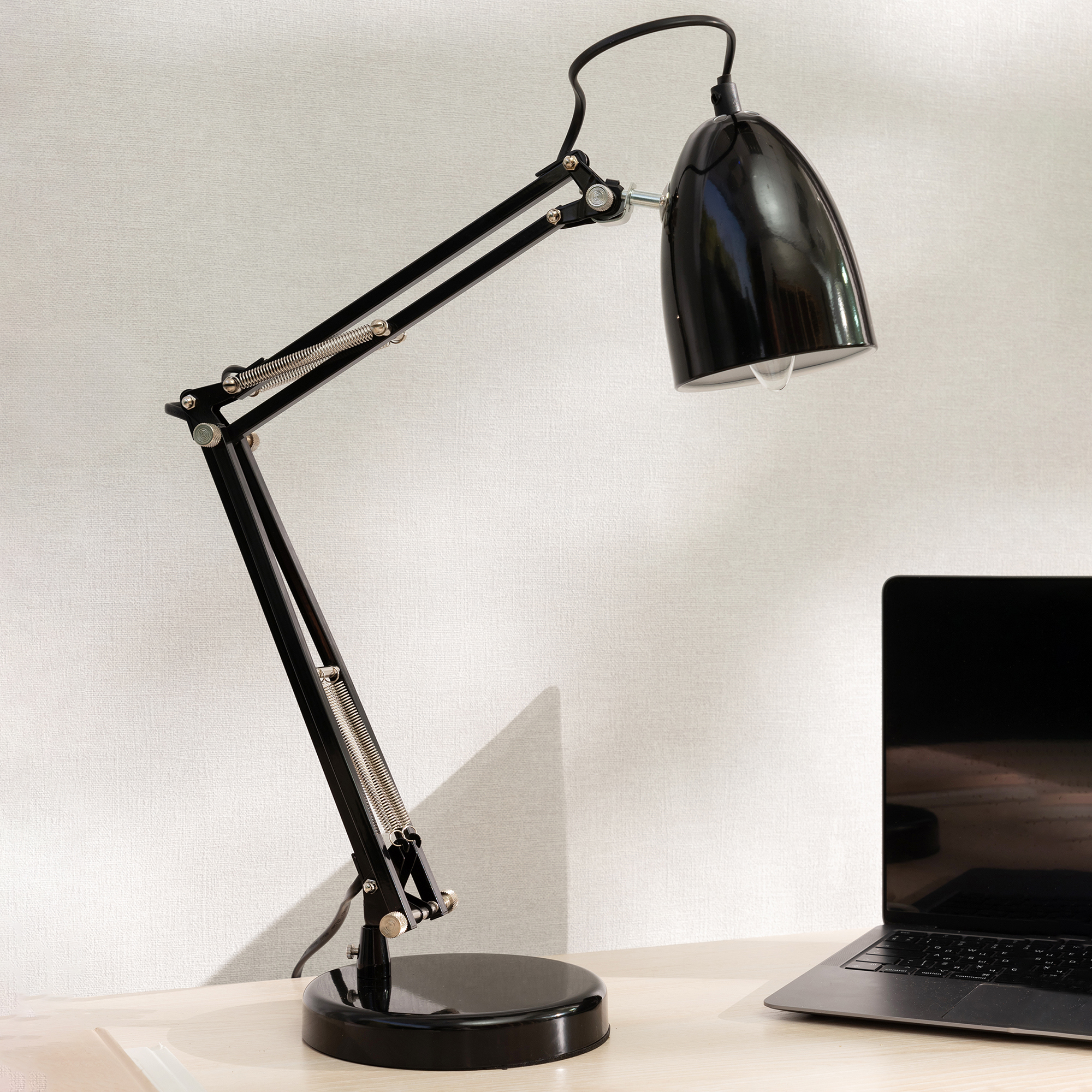 Изображение товара Рабочая настольная лампа Inspire John черная с гибким креплением