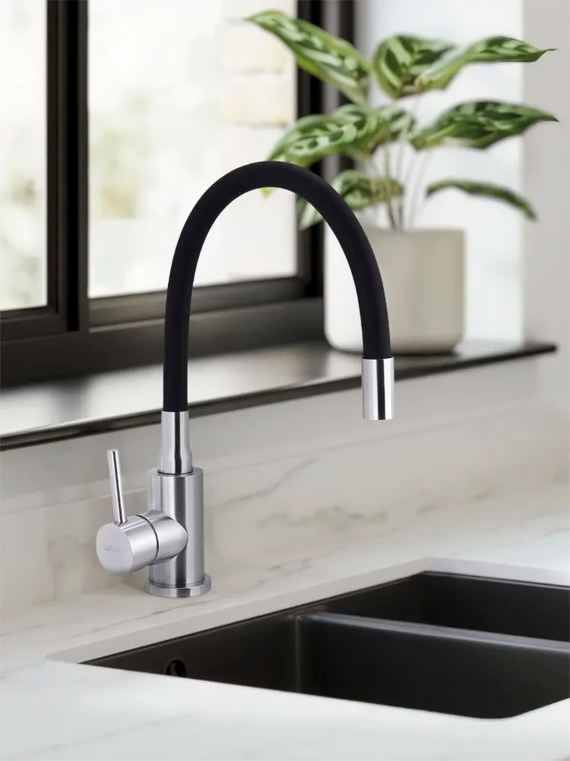 Изображение товара Кухонный смеситель LA9006E черный с гибким изливом и водосберегающим аэратором