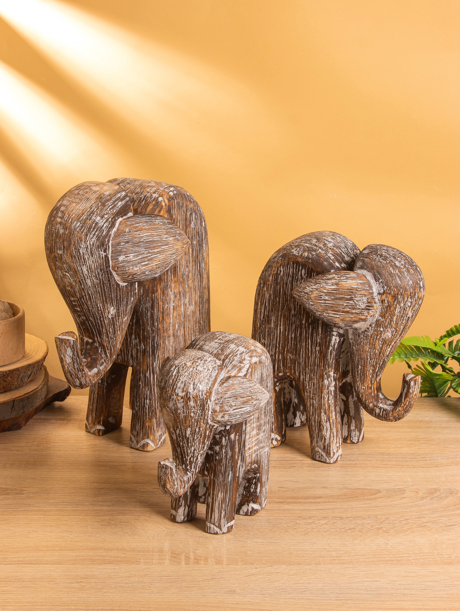 Изображение товара Декоративная статуэтка СИМА-ЛЕНД Слоны - дерево, 32x26x20 см