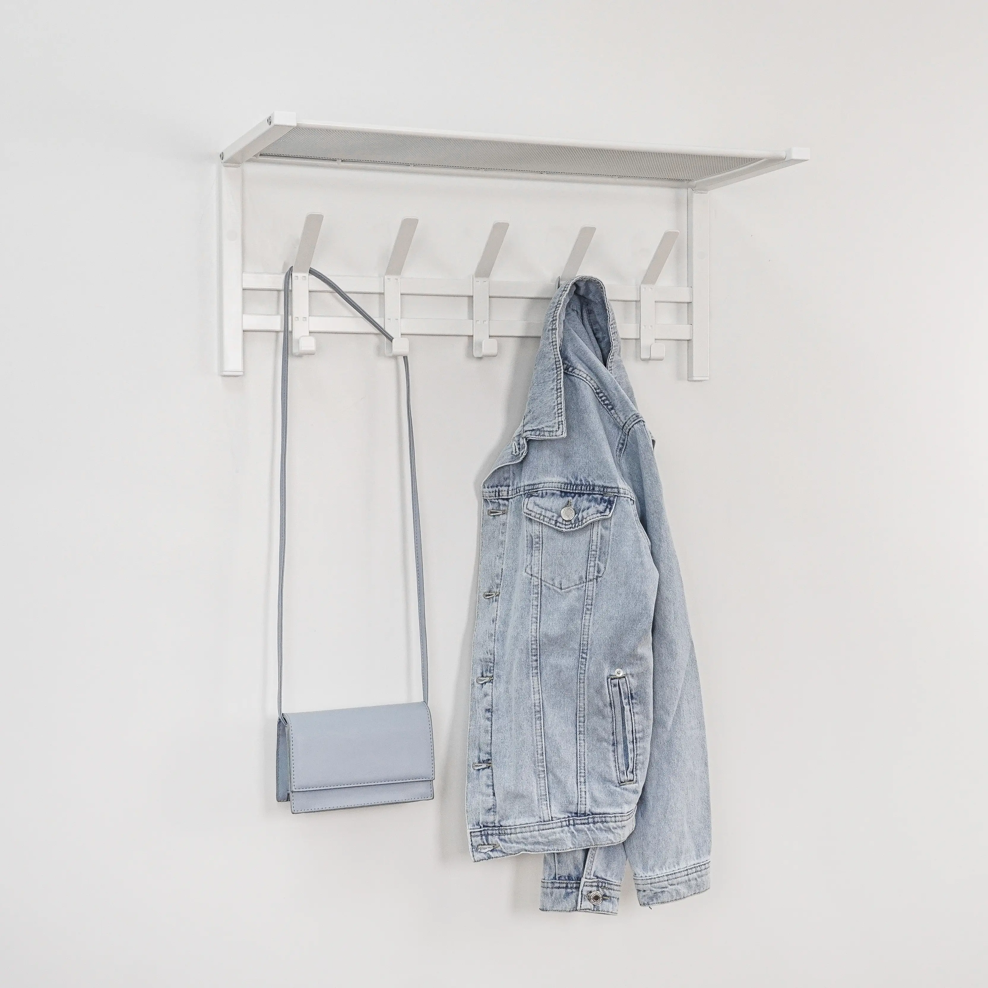 Вешалка настенная для одежды с полкой Торонто 21 10 крючков 67x27x27 см цвет белый