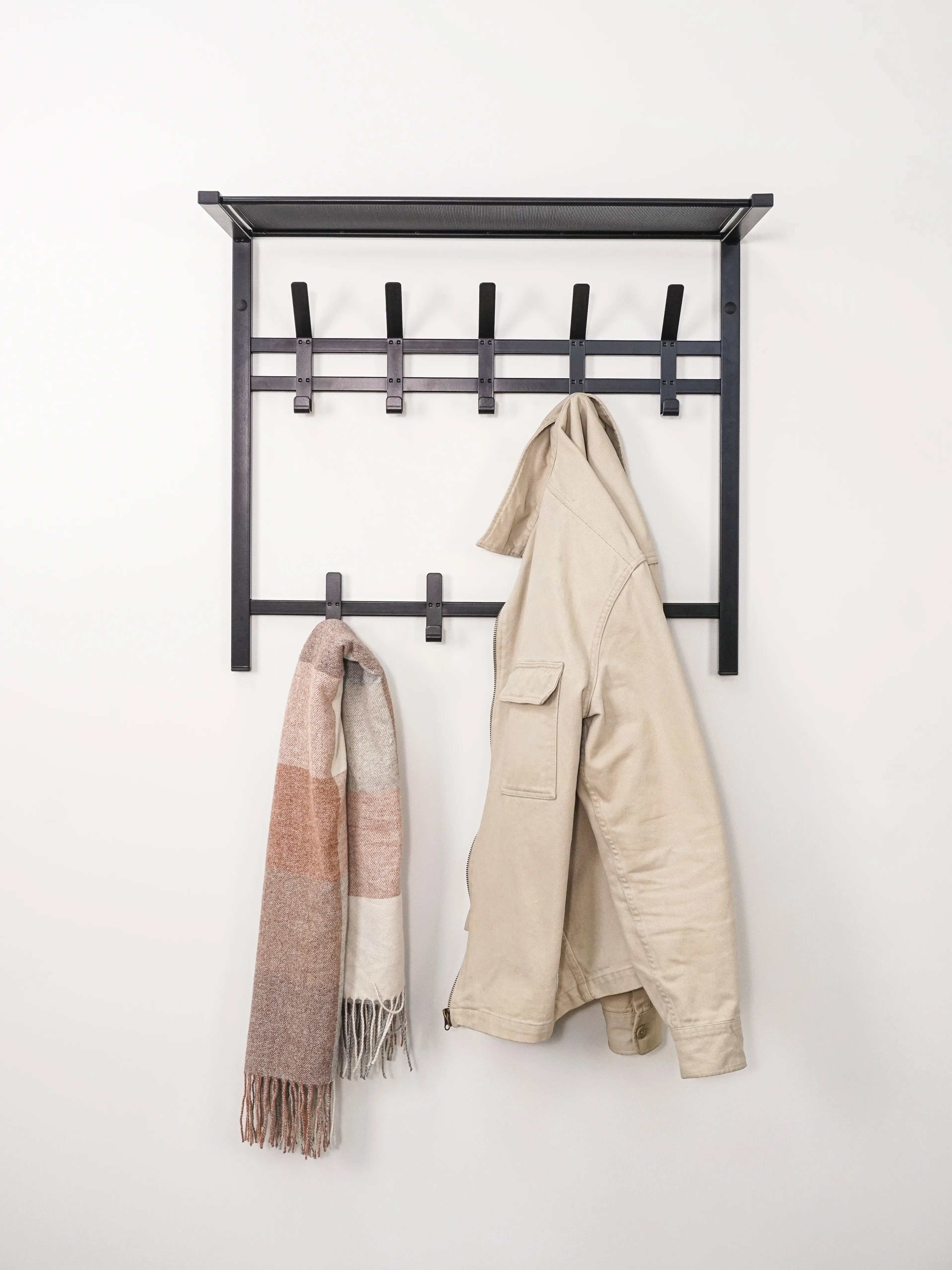 Вешалка настенная для одежды с полкой Торонто 22 14 крючков 67x51.5x27 см цвет черный