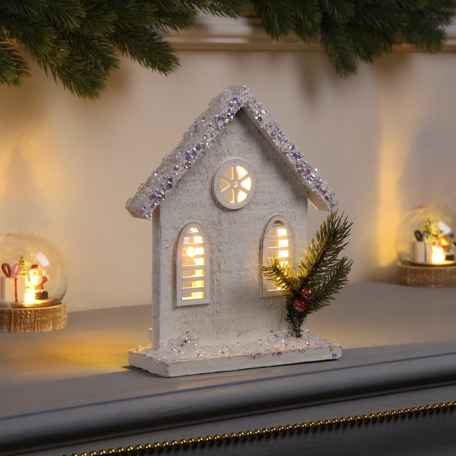 Изображение товара Светящаяся электрическая фигура Домик от LUAZON LIGHTING 22 см с мультичейзинг