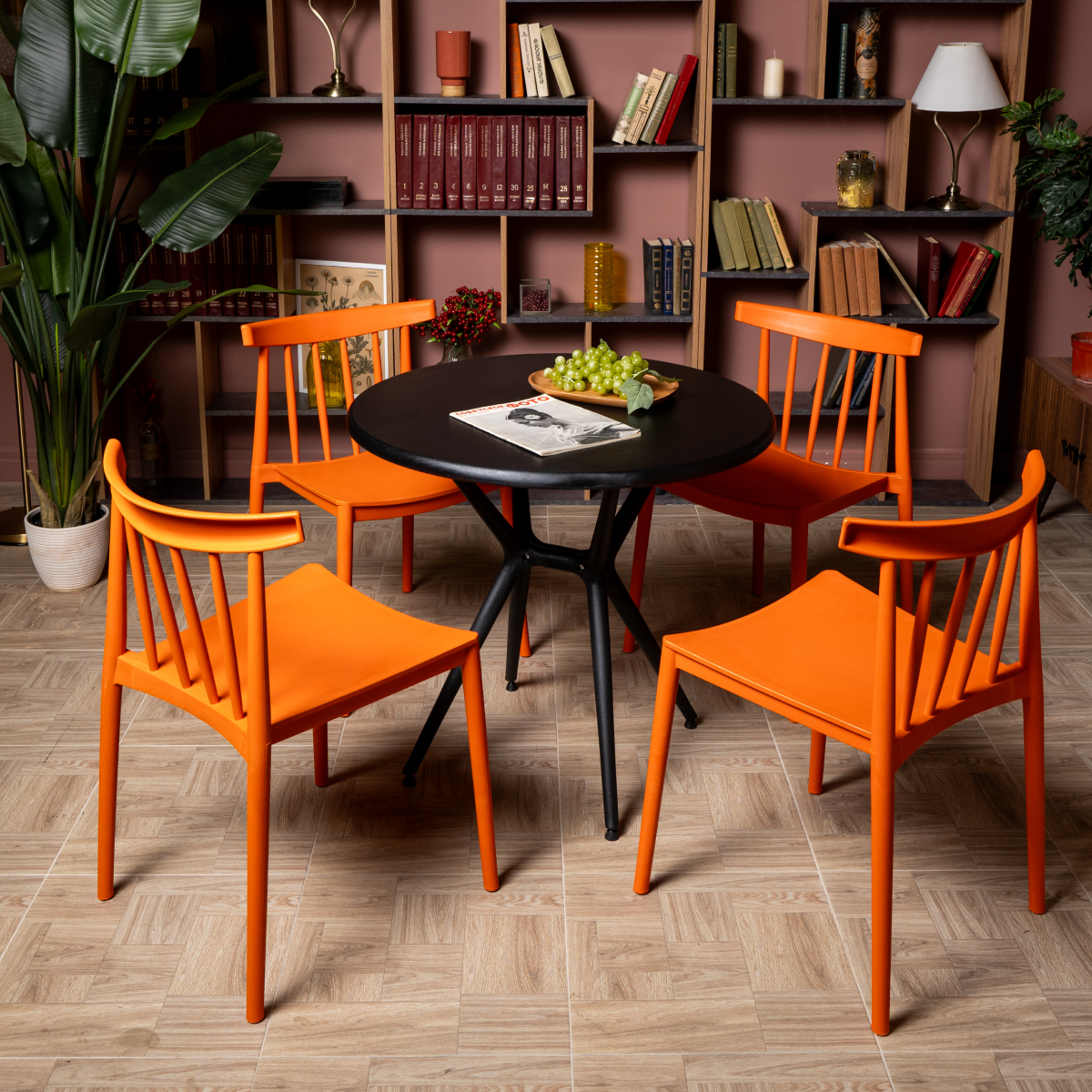 Изображение товара Комплект садовой мебели Royal Family TOM + KAI пластик стол 4 стула черный/оранжевый