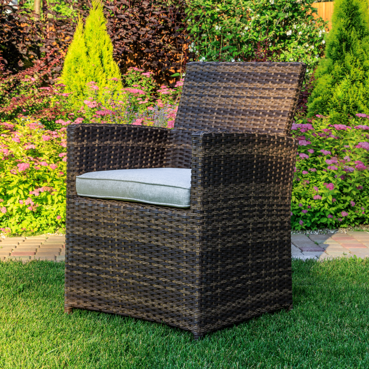 Изображение товара Обеденное кресло FIONA для сада с подушками искусственный ротанг коричневое