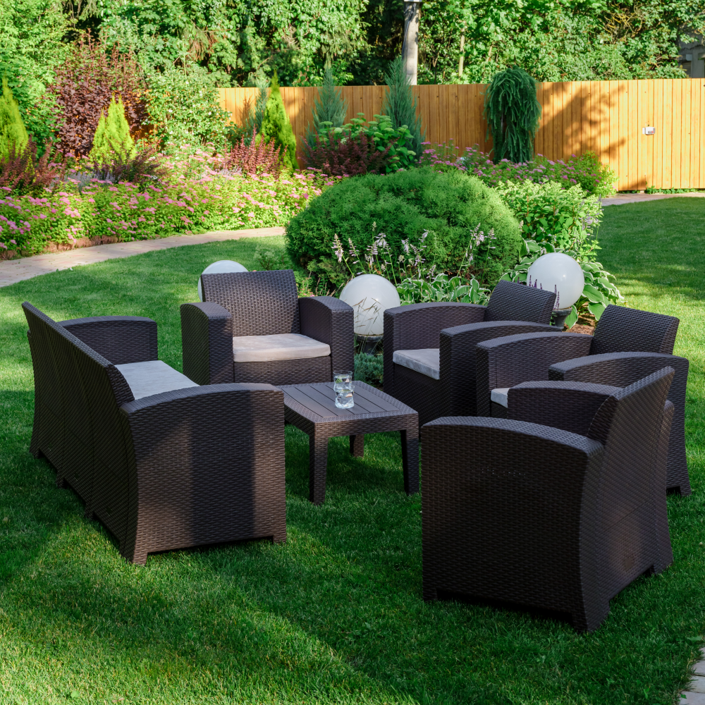 Изображение товара Набор садовой мебели Royal Family Lana Lux XL из пластика коричневого цвета