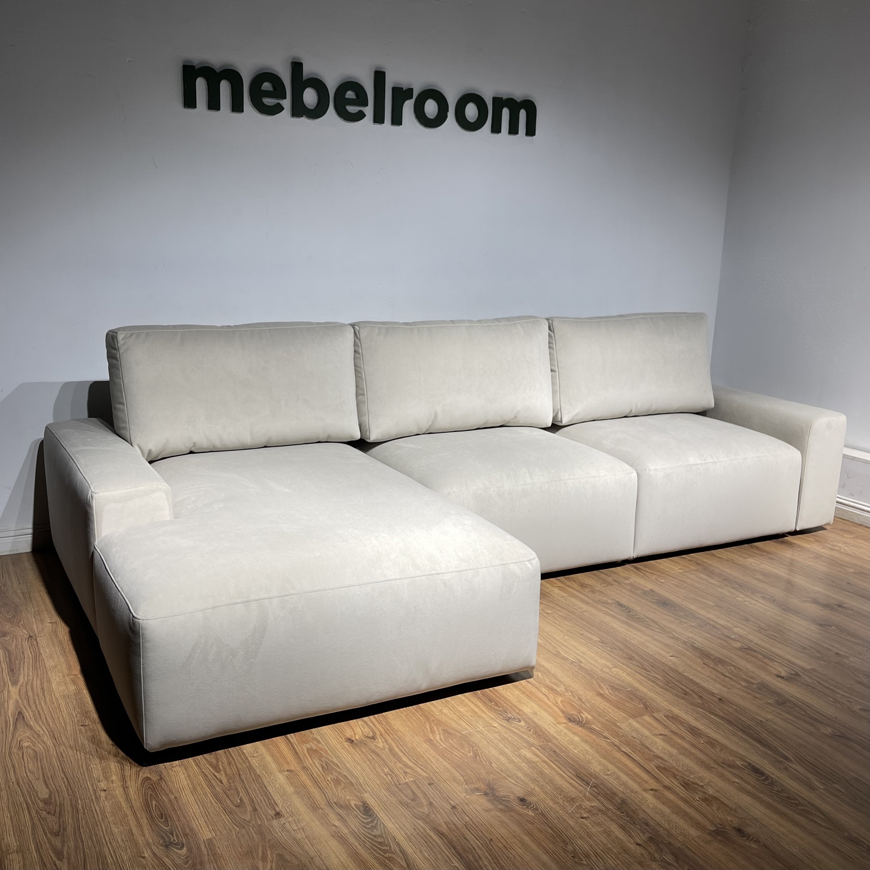 Изображение товара Диван угловой Mebelroom Леон Тедди 320x80x105 см мягкий велюр лофт