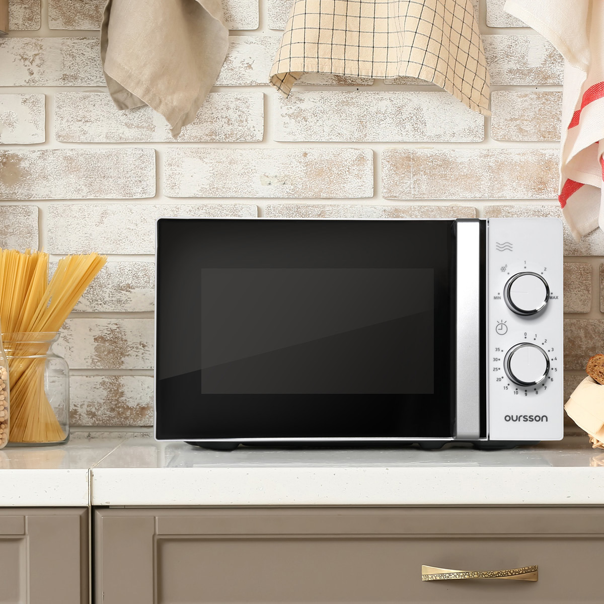 Изображение товара Отдельностоящая микроволновая печь Oursson MM2009B 20 л белый