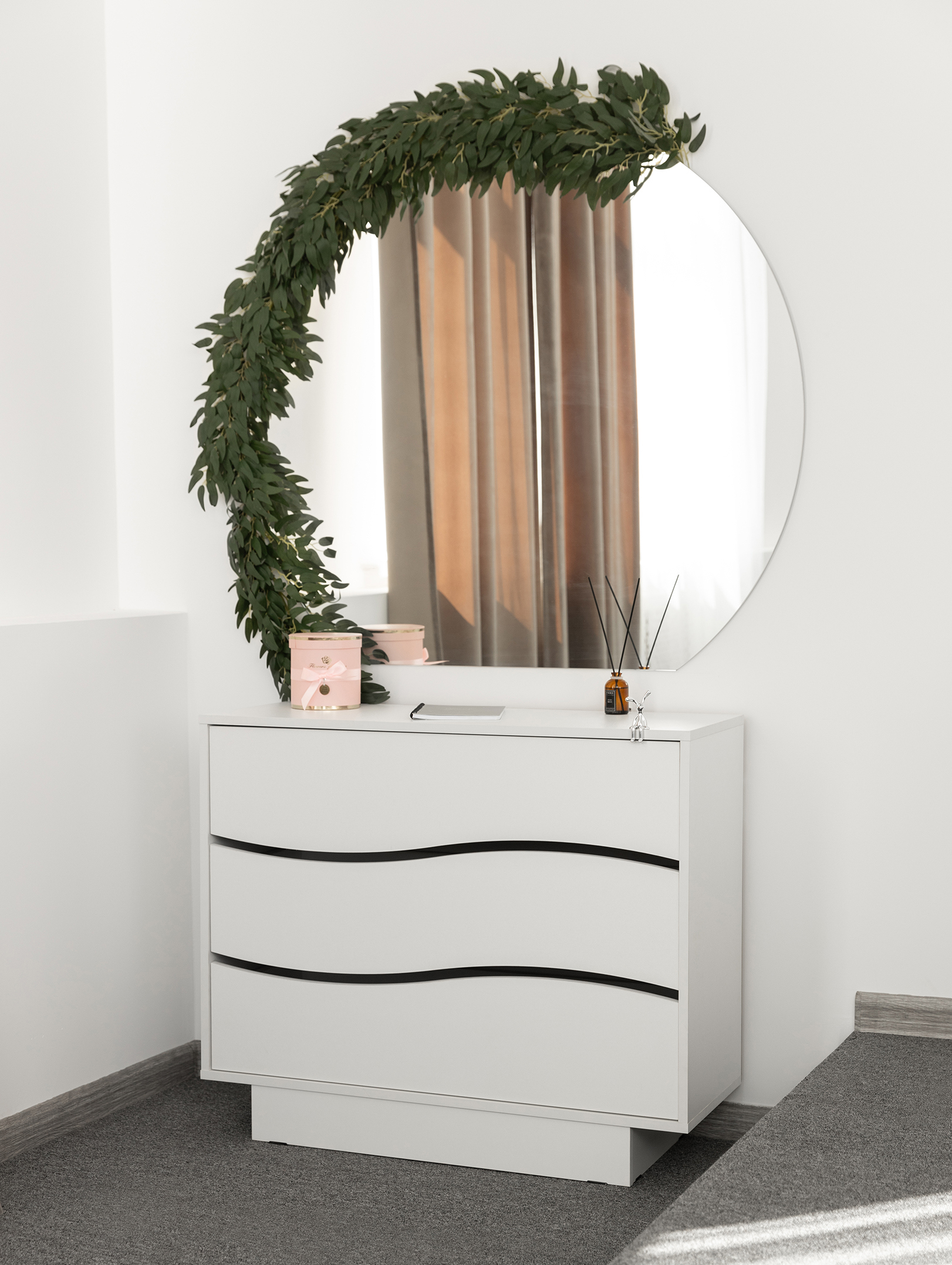 Изображение товара Комод Formula М3-б 3 ящика 90х33х75 см белый ЛДСП мебель для дома и офиса