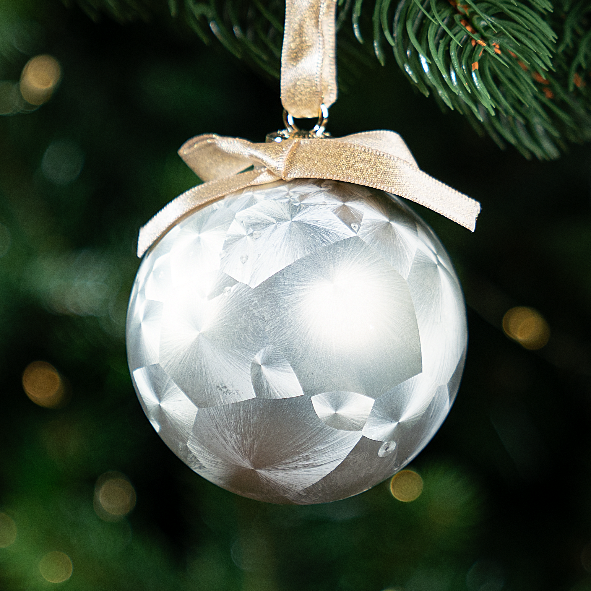 Изображение товара Елочный шар KREAFORTA морозный рисунок ø8 см шампань праздничное украшение