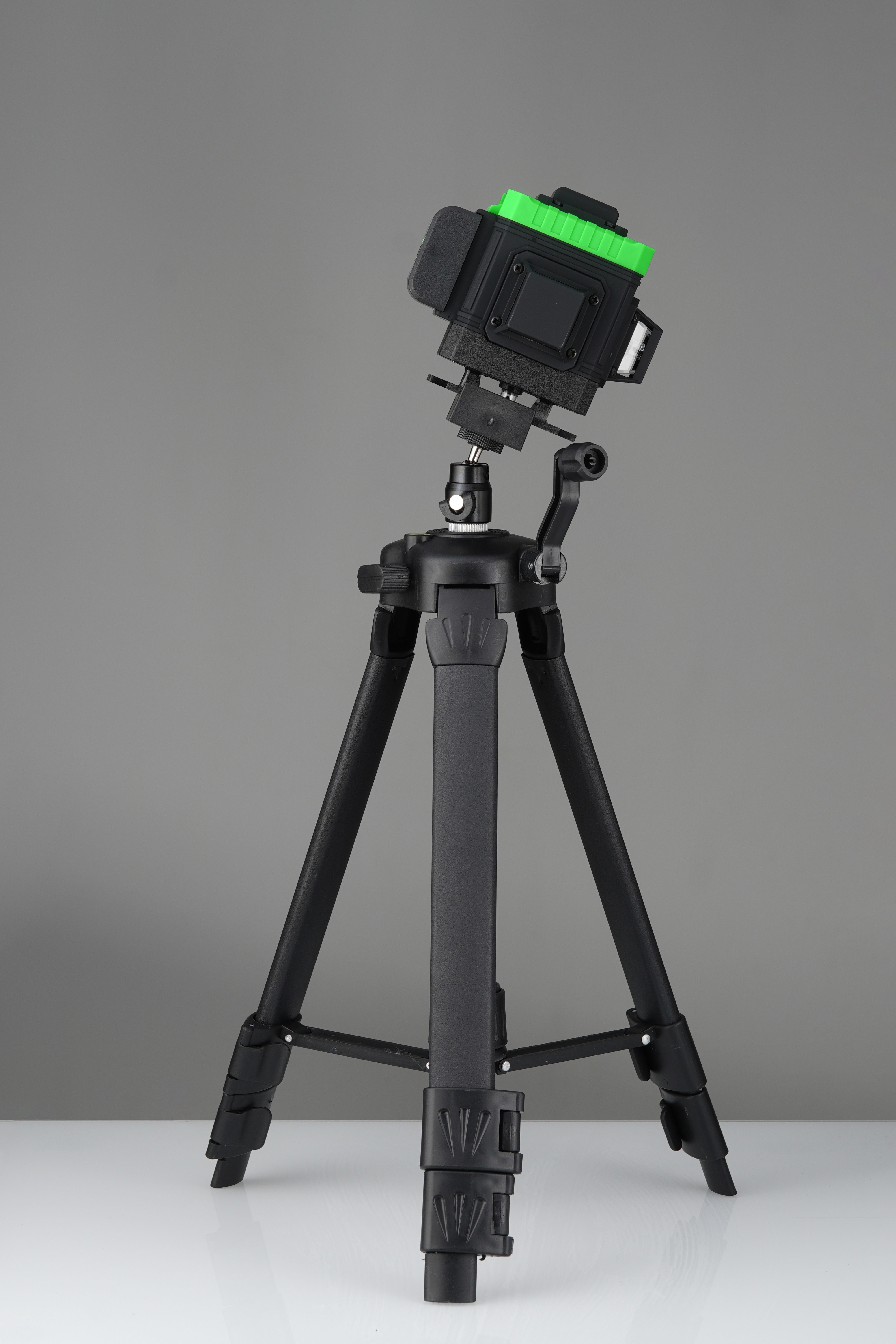 Изображение товара Лазерный уровень Hibiru T-Basic 3D зеленый луч с штативом и пультом