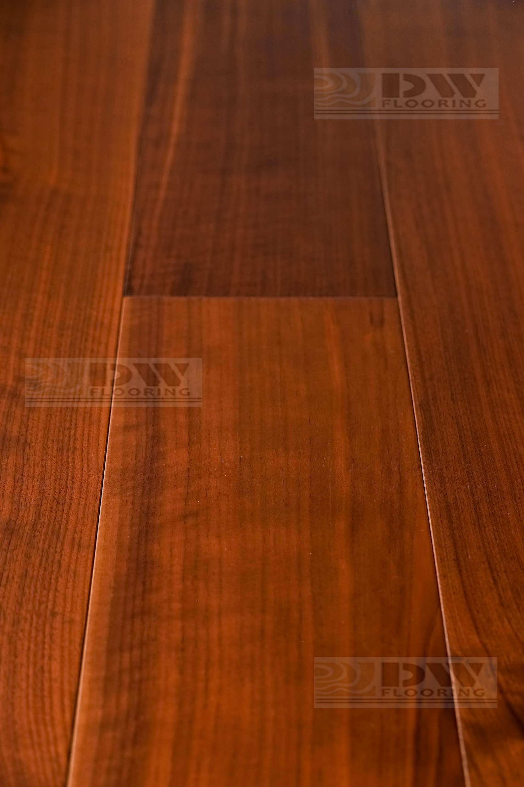 Изображение товара Паркетная доска DW Flooring DW-36H из американского черного ореха, однополосная, 14 мм 2.888 м²