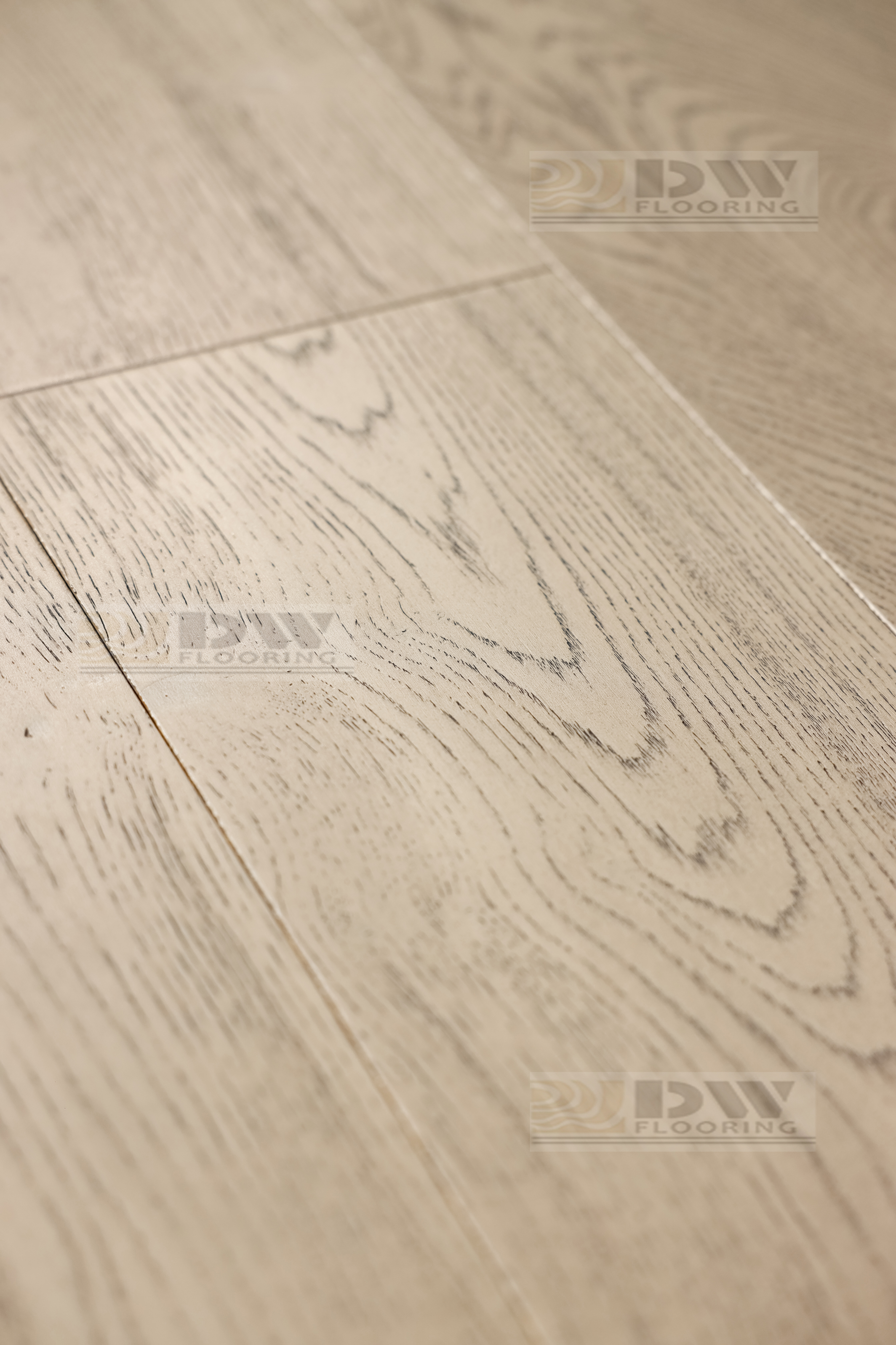 Изображение товара Паркетная доска DW Flooring DW-001LDC однополосная Дуб 14 мм светлый серый 2.888 м²