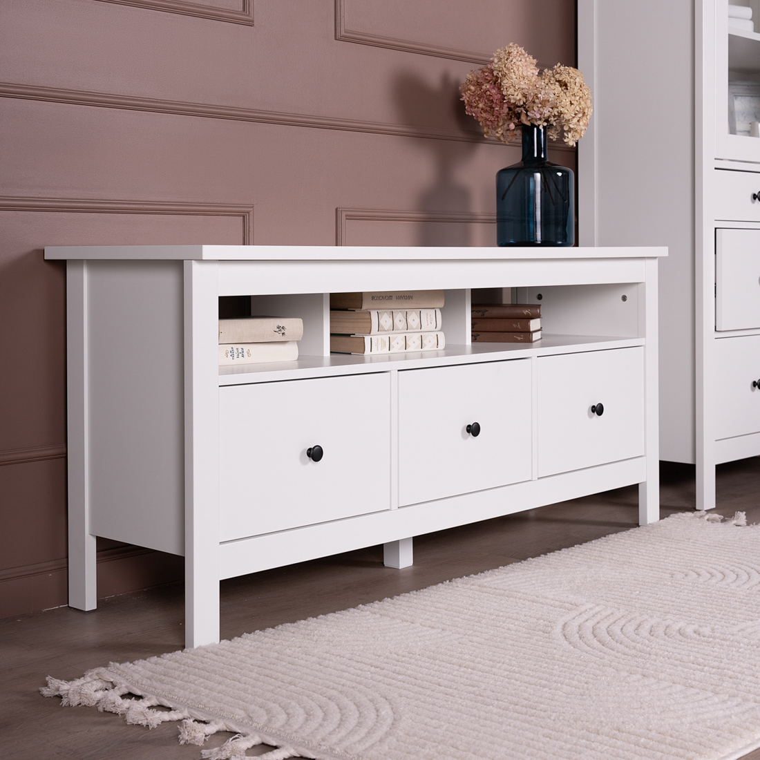 Изображение товара Тумба под телевизор Гуд Лакк 2.08.03.090.1 131.2x62.2x41.4 см ДСП цвет белый