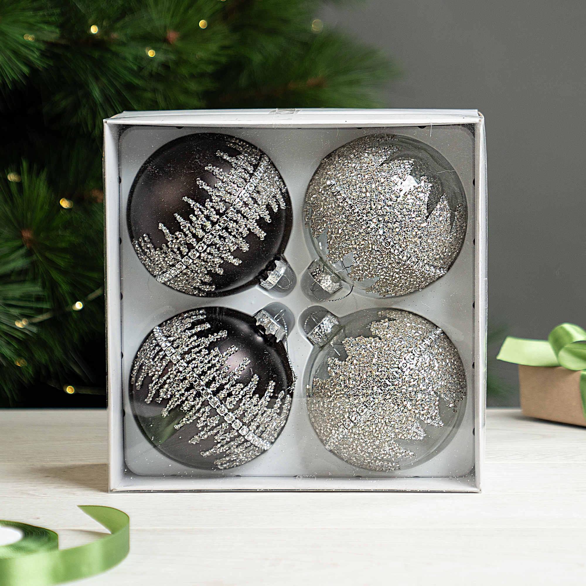 Изображение товара Набор елочных шаров KREAFORTA ø10 см серый 4 шт.