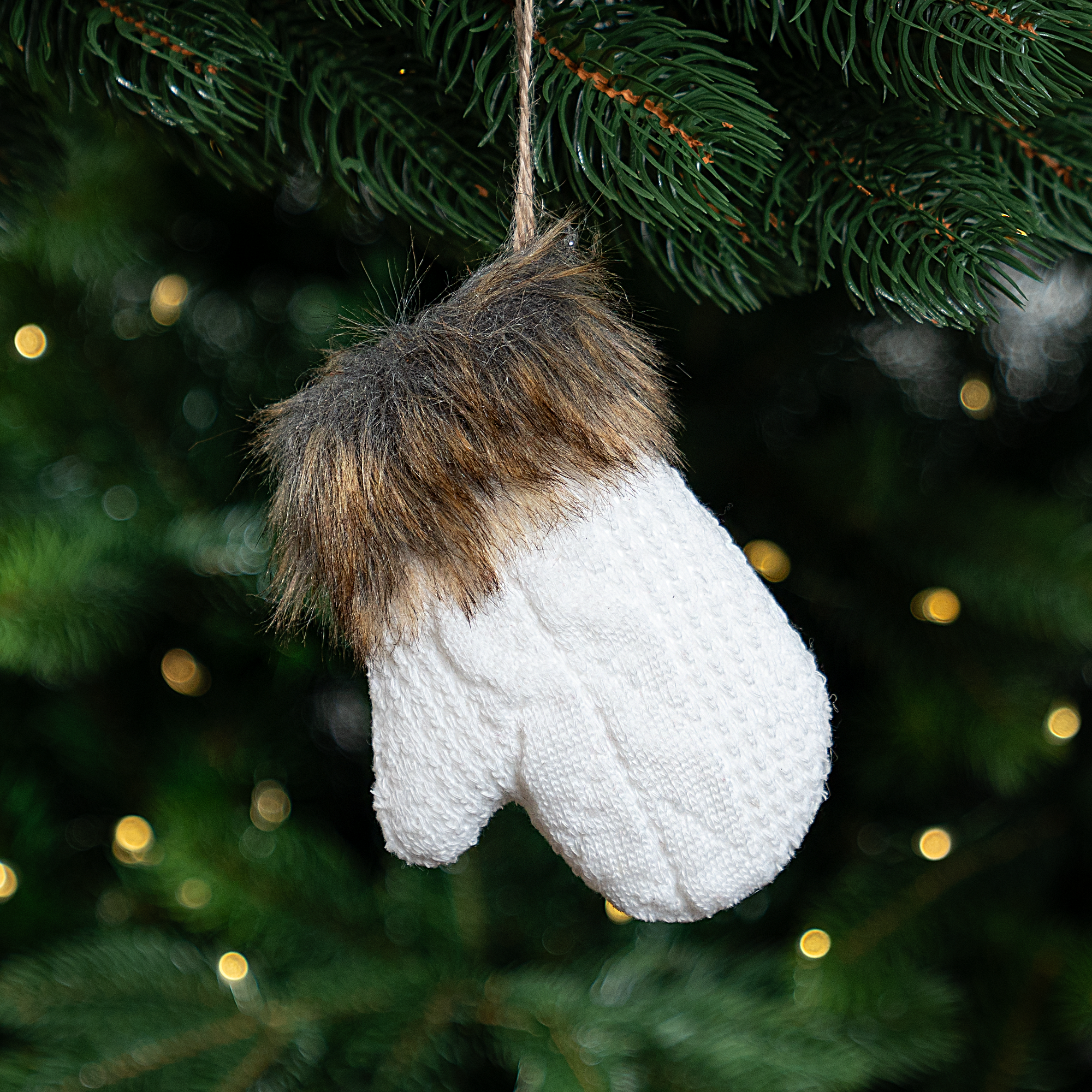 Изображение товара Декоративная подвесная елочная игрушка Варежка 13 см белая КREAFORTA