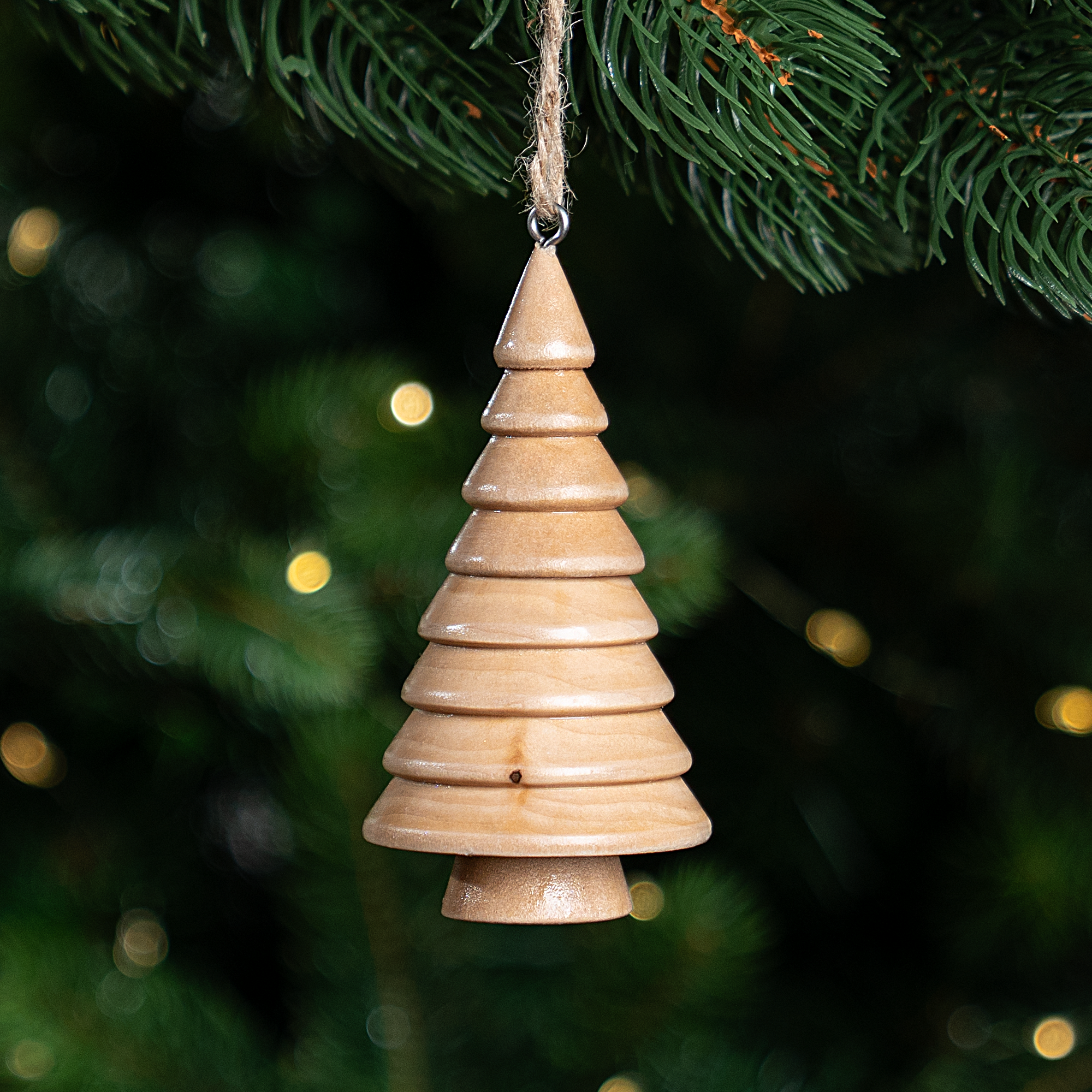 Изображение товара Декоративное подвесное украшение KREAFORTA Елка 10 см бежевый - праздничное новогоднее оформление