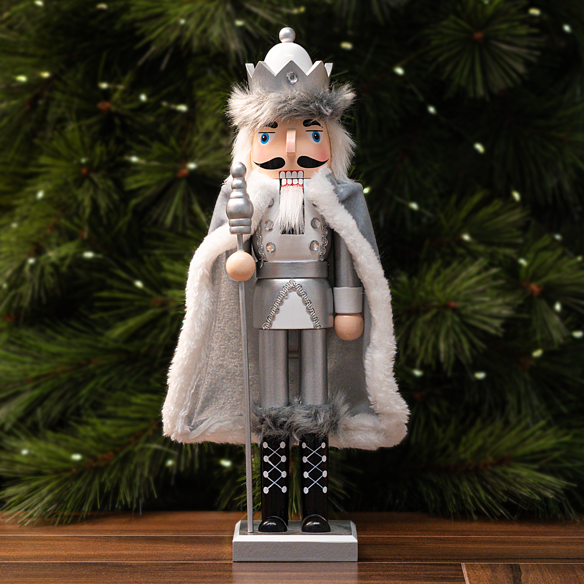 Изображение товара Декоративная фигурка Щелкунчик 37 см серый для новогоднего интерьера