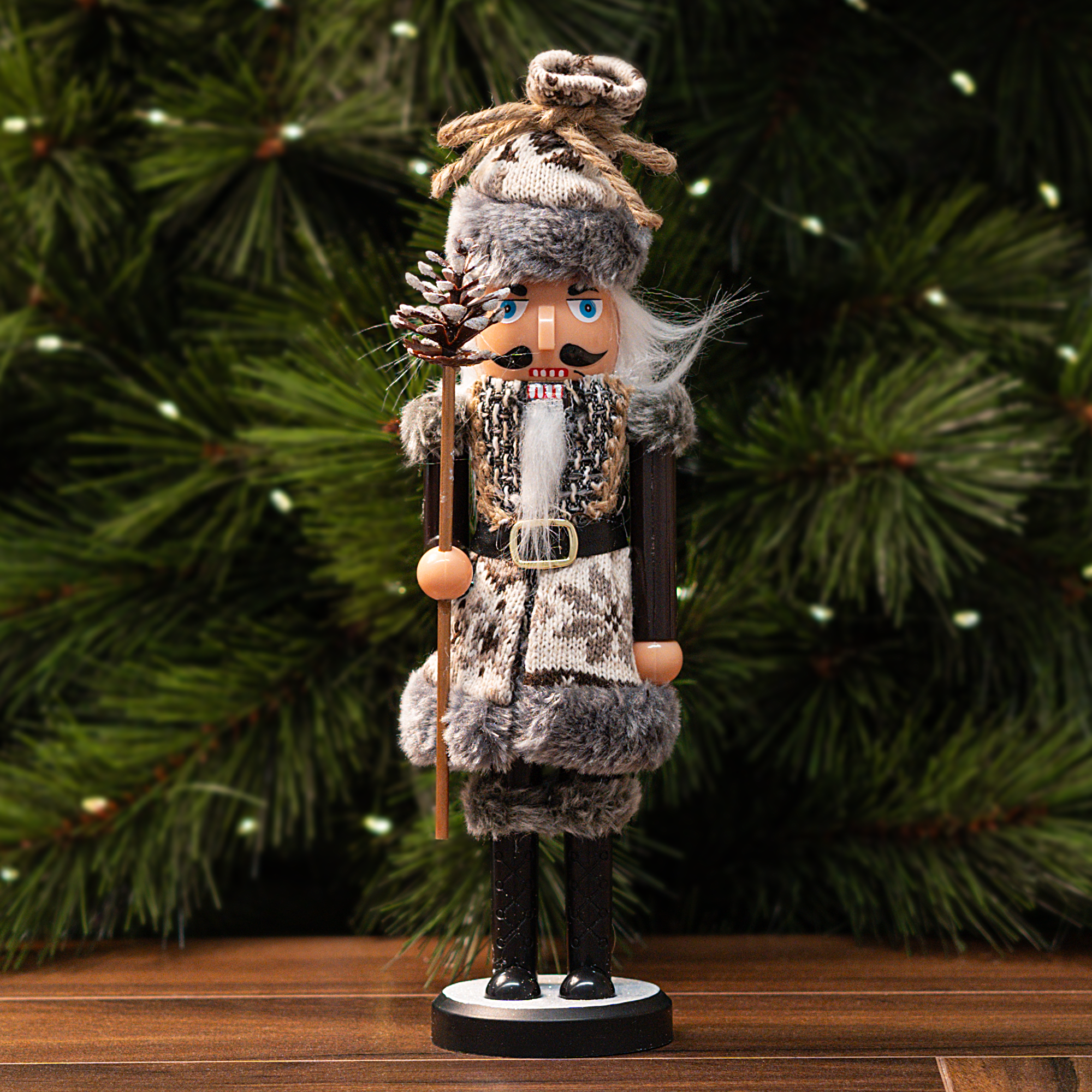 Изображение товара Декоративная фигурка Щелкунчик 28 см черный для новогоднего интерьера