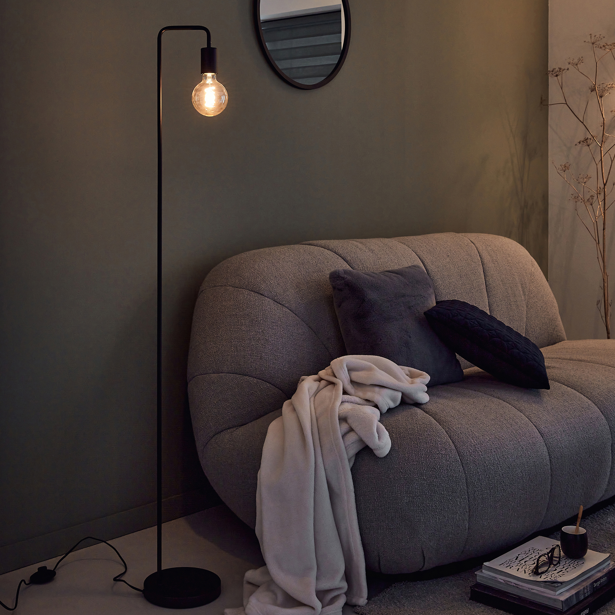 Изображение товара Современный торшер Inspire Lina с цоколем E27 и черным дизайном