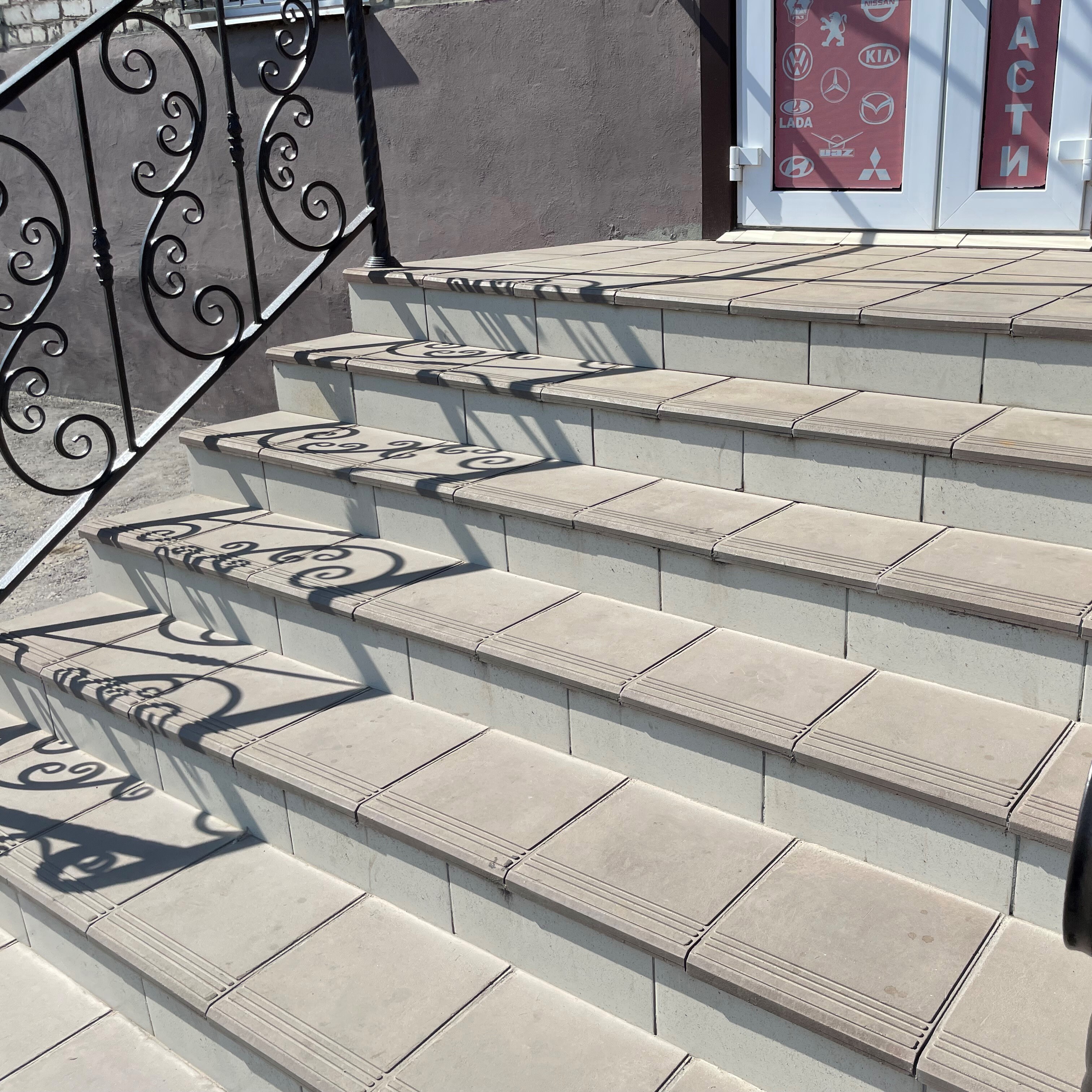 Изображение товара Угловая ступень для лестниц Weeco Берлин 34x34 см светло-серая 4 шт