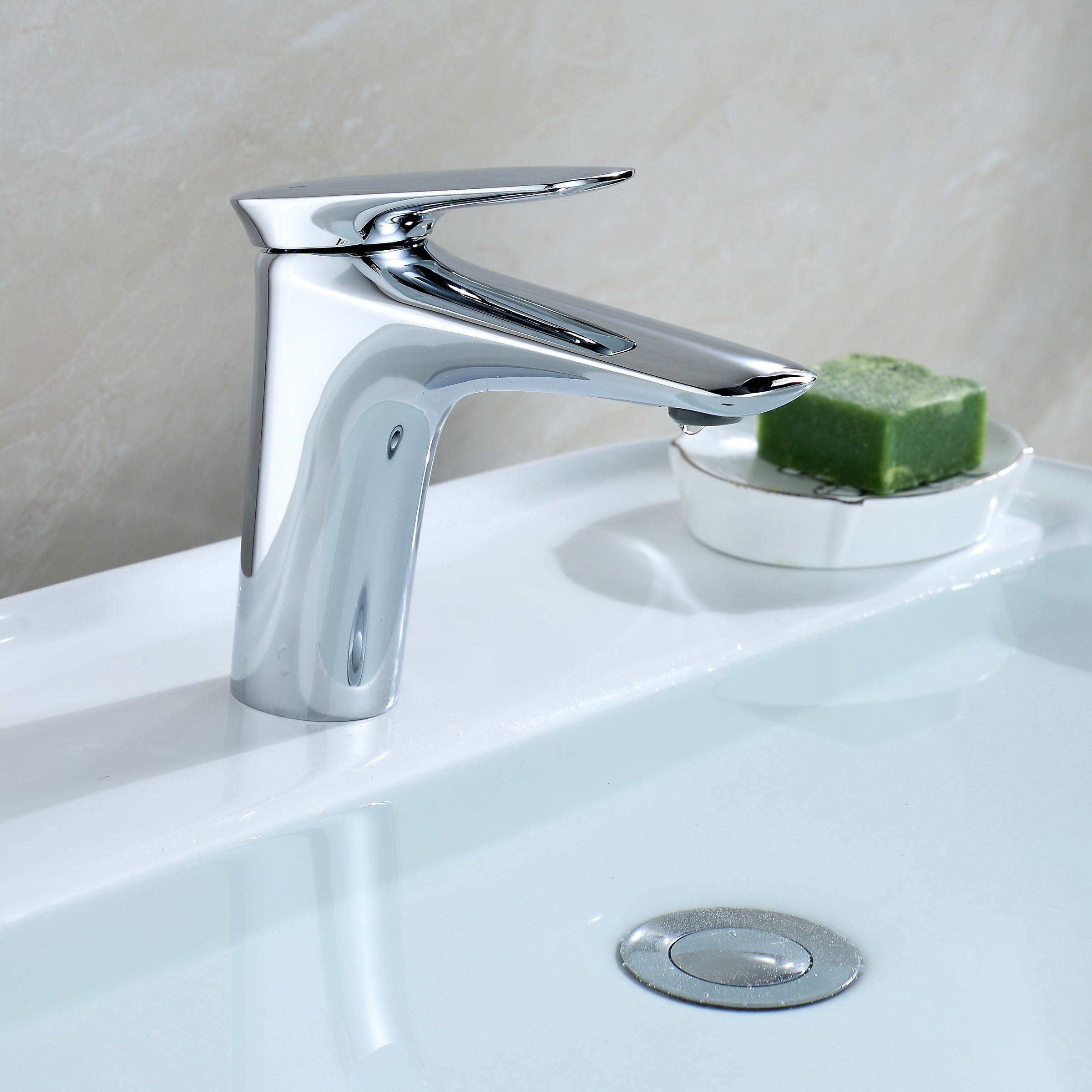 Изображение товара Смеситель для раковины BOND BLP-03-2100 однорычажный хромированный