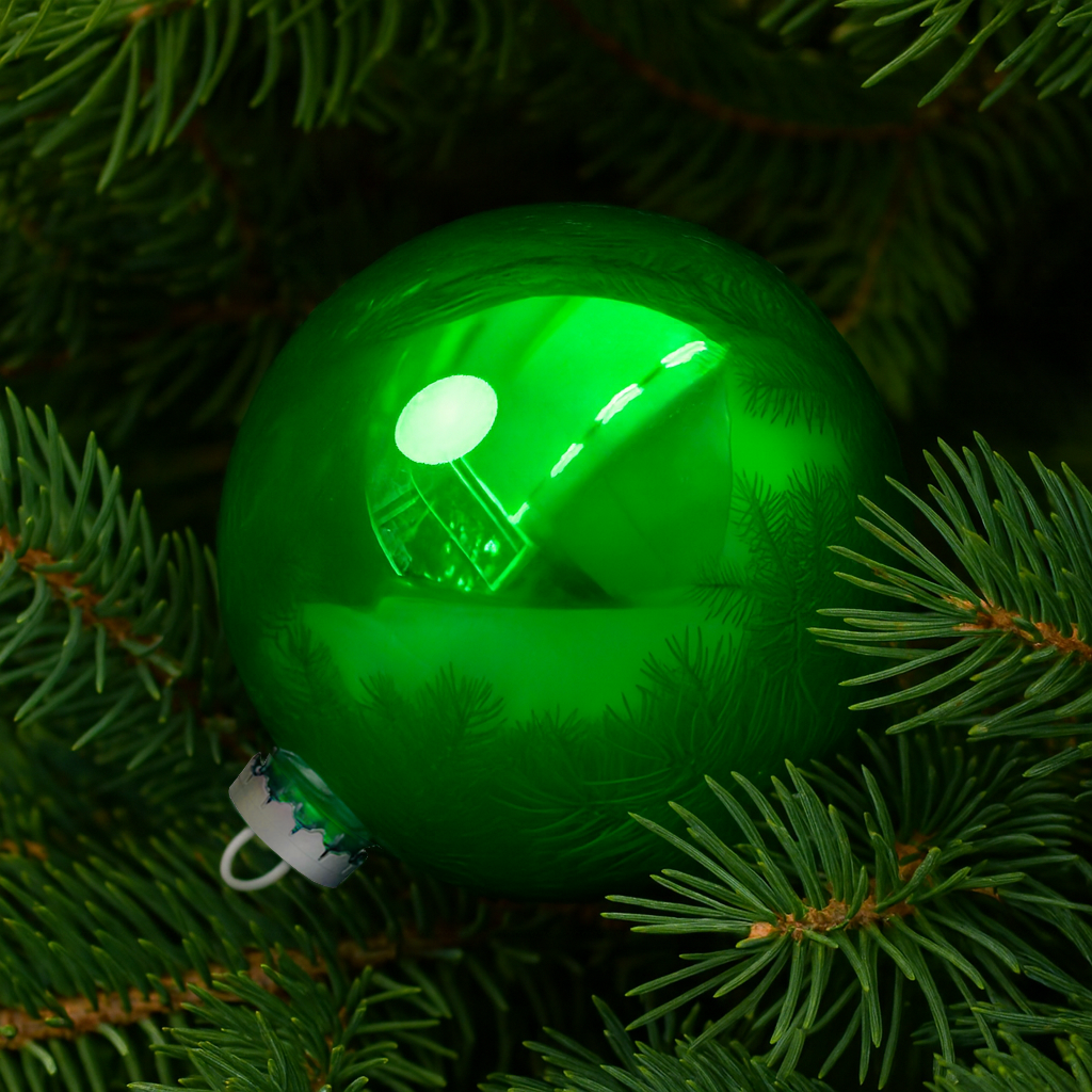 Изображение товара Зеленый пластиковый елочный шар ø20 см для новогоднего украшения