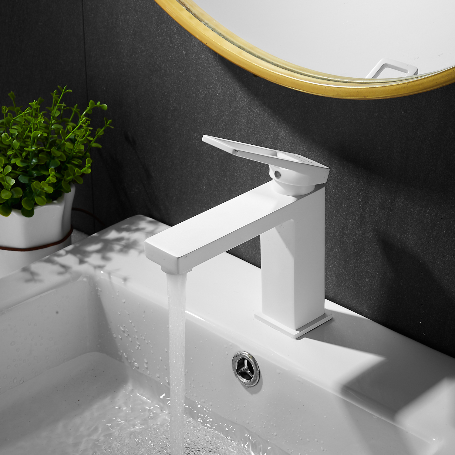 Изображение товара Смеситель для раковины Shevanik S6801C однорычажный белый с аэратором и гибкой подводкой