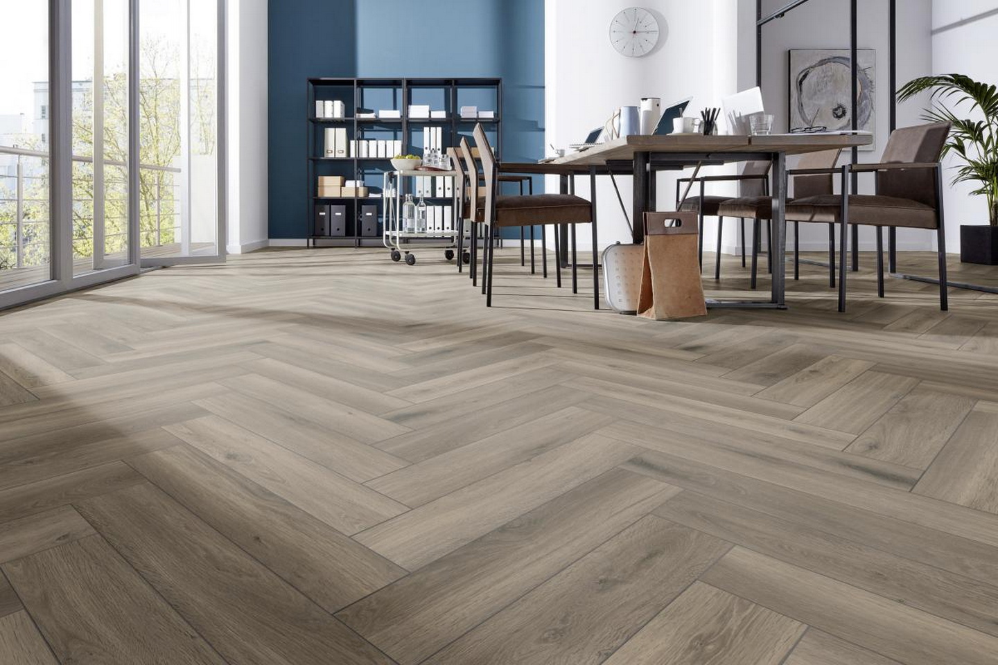 Изображение товара Ламинат Kronotex Herringbone Дуб Феррара  8 мм 32 класс елочка 1 24 м2 Германия