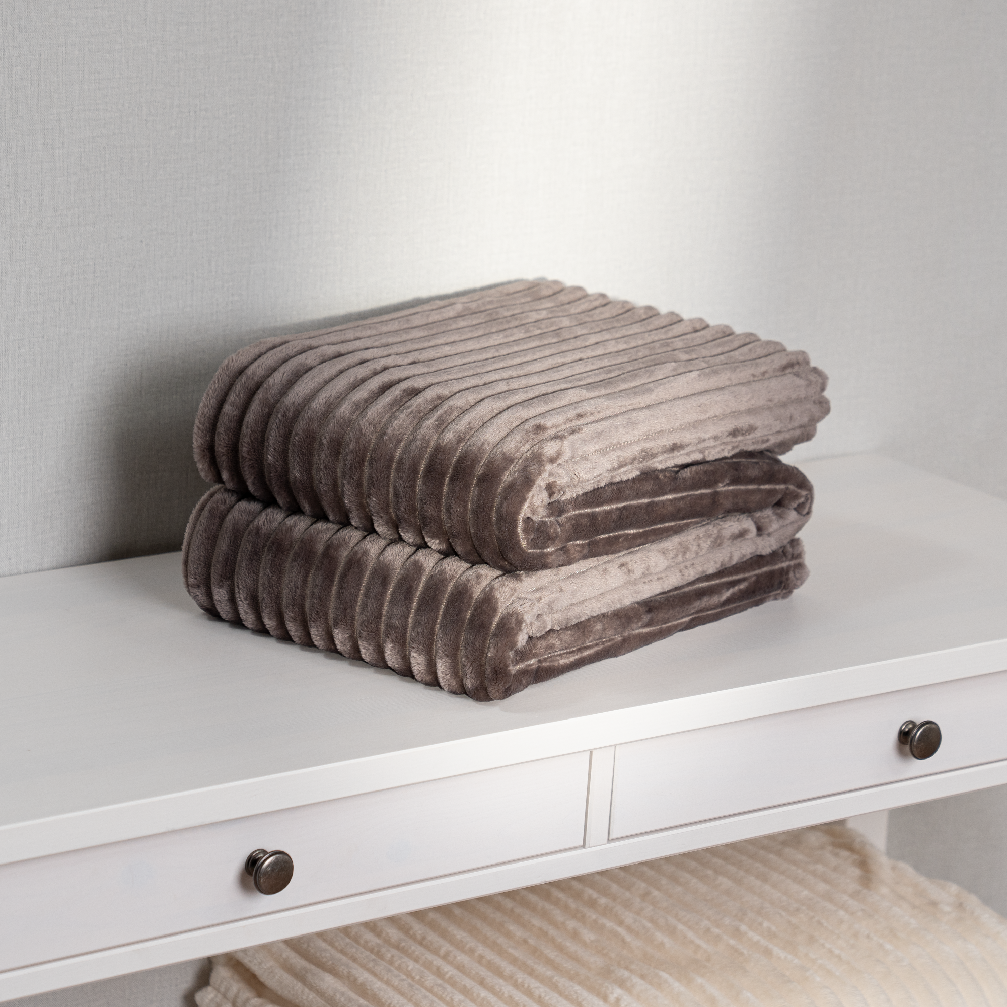 Изображение товара Плед Line Fossil 150x200 см велсофт стильный современный дизайн