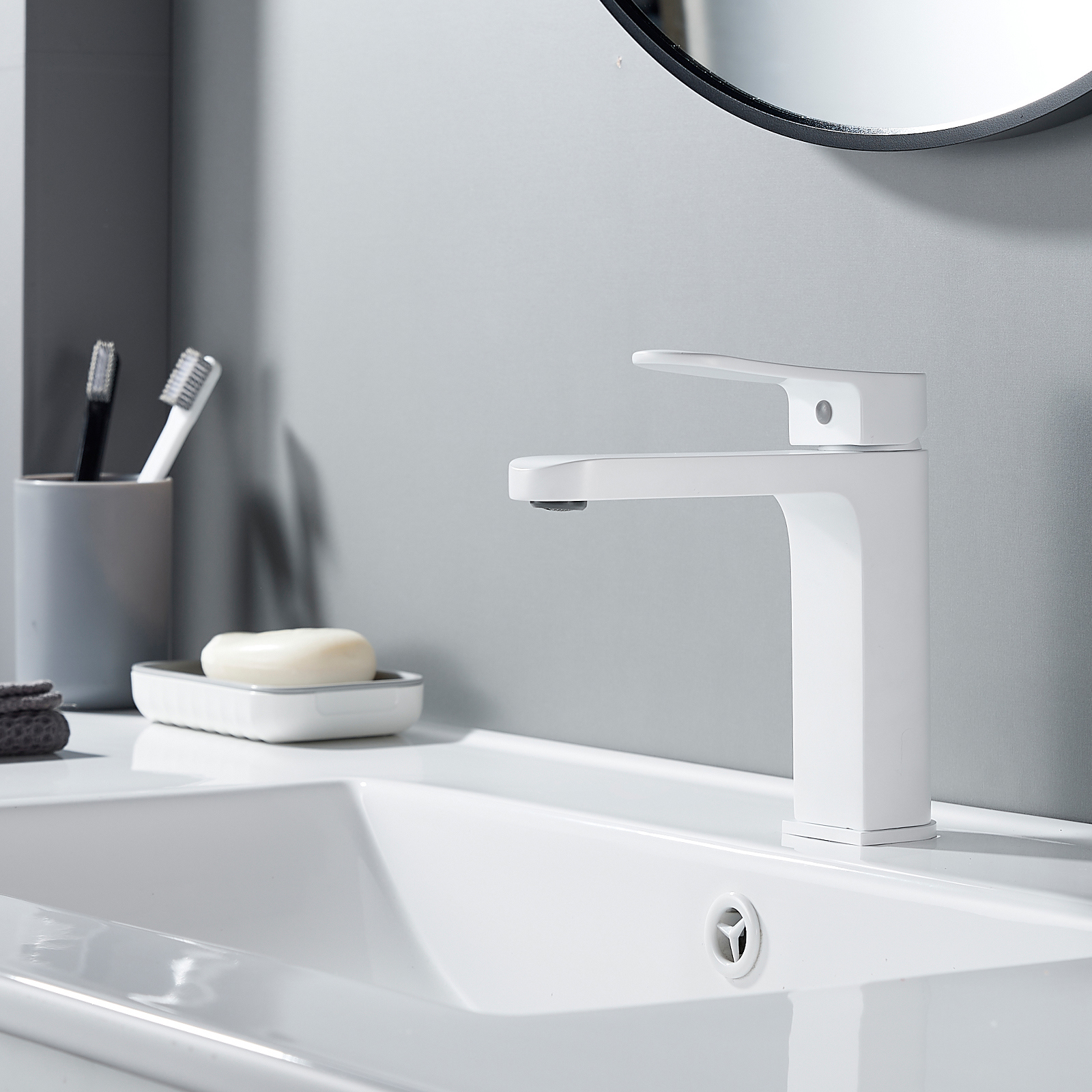 Изображение товара Смеситель для раковины Shevanik S4501C однорычажный белый