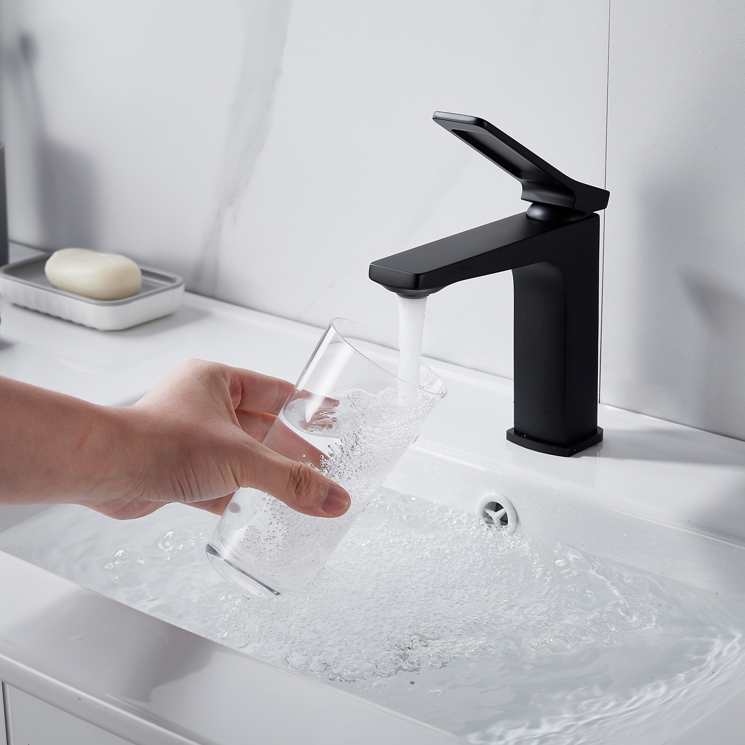 Изображение товара Смеситель для раковины Shevanik S4601H однорычажный черный матовый